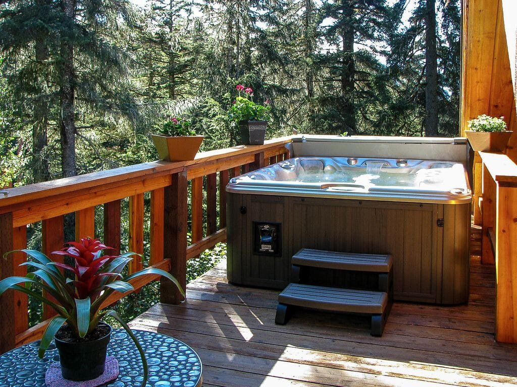  A hot tub on the deck of a rental unit 