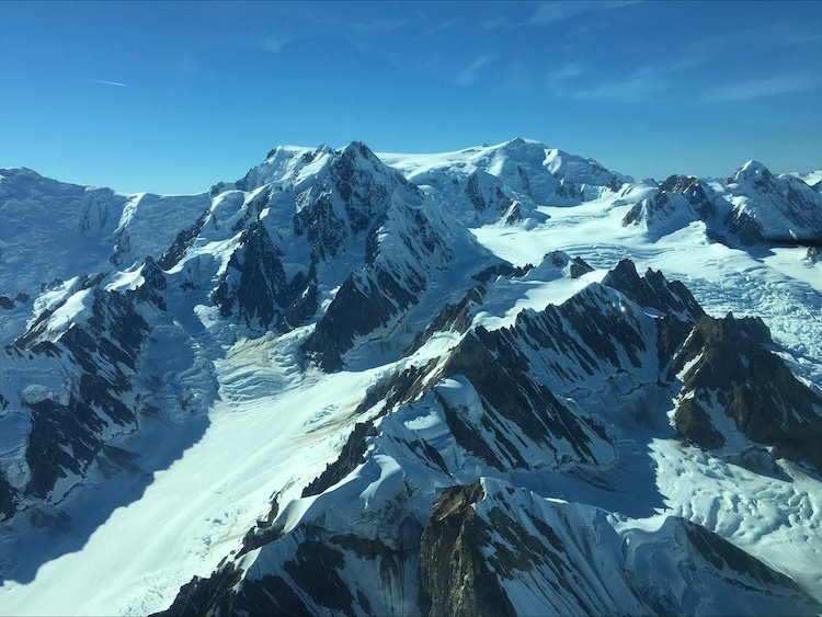  Mountain views and glacier on sight seeing tour with Mountain Goat Air 