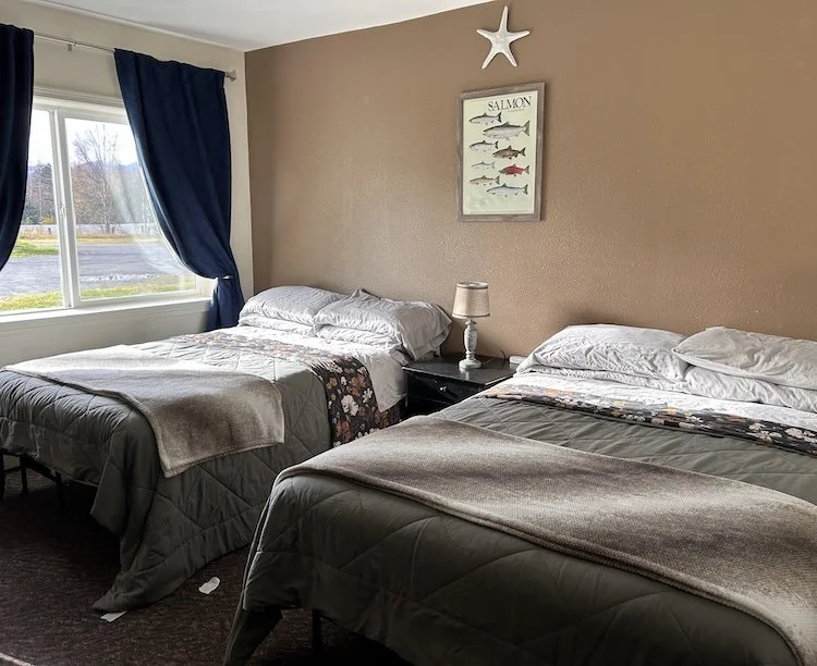  Two Twin beds at the Bird Creek Motel 