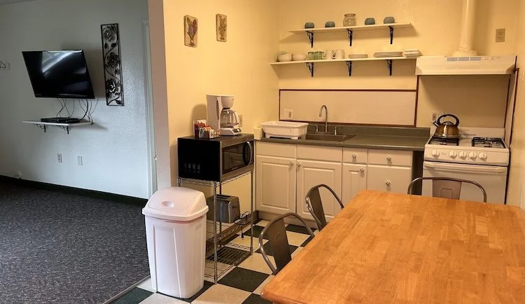  Kitchen at the Bird Creek Motel 