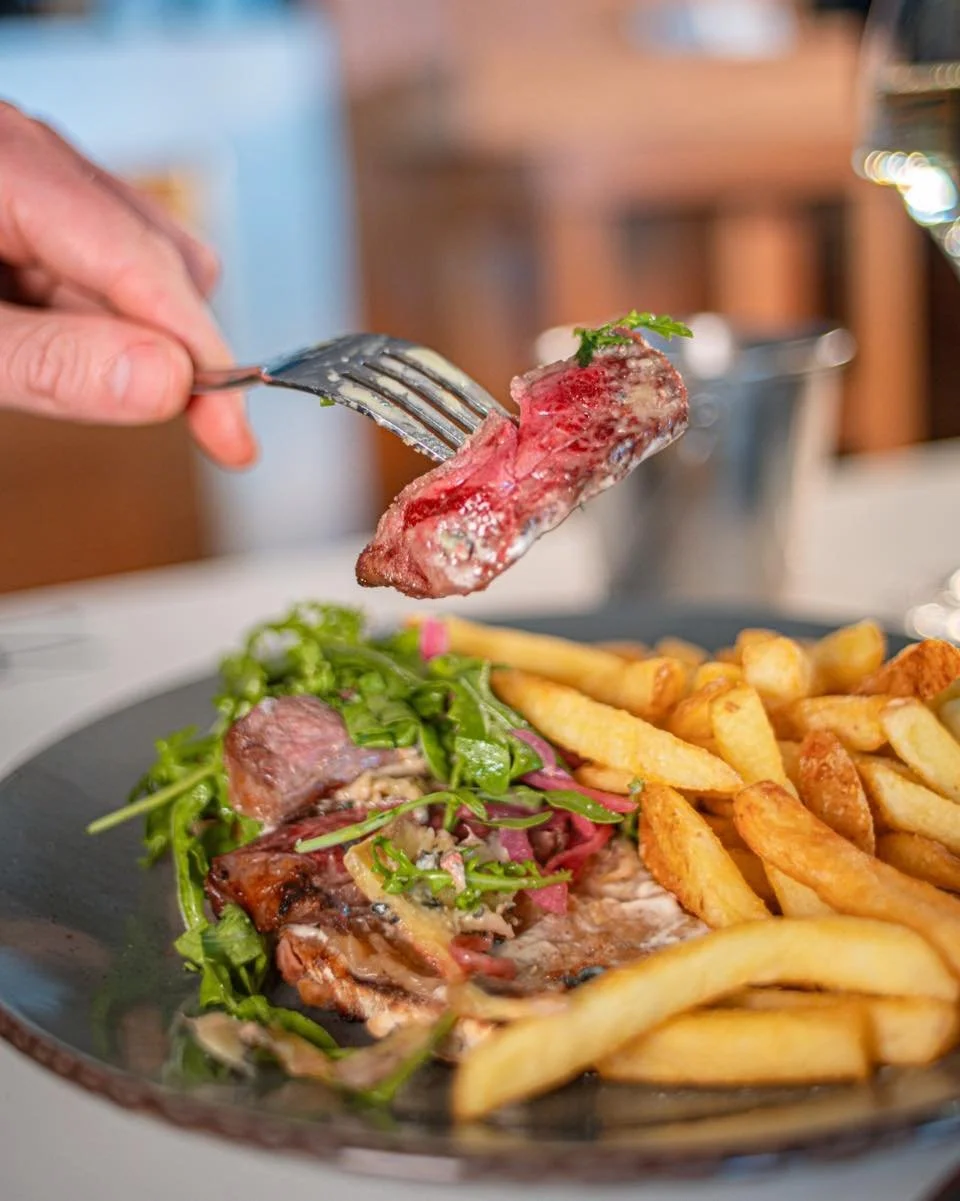 A Gylly all time favourite 🤍

The Open steak sandwich stacked with melted blue cheese, Rattler cyder onions &amp; mustard mayo &mdash; all on toasted sourdough, with fries on the side 🔥

Lunch perfection, served 12&ndash;4

#gyllybeachcafe #falmout