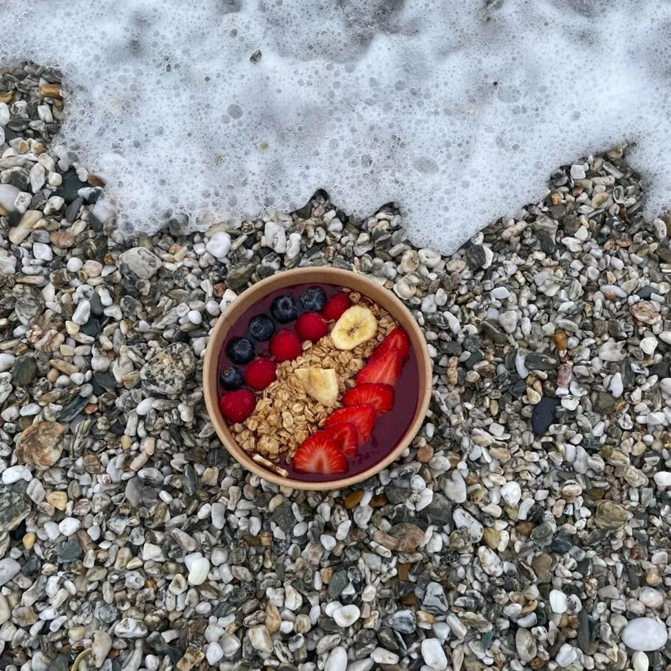 Fresh, vibrant, and packed with goodness 🍓🫐✨

The berry a&ccedil;ai bowl loaded with strawberries, blueberries, raspberries, banana, crunchy granola, and a drizzle of honey 🤍

You&rsquo;ll find this beauty at the brand new wellness caf&eacute; jus