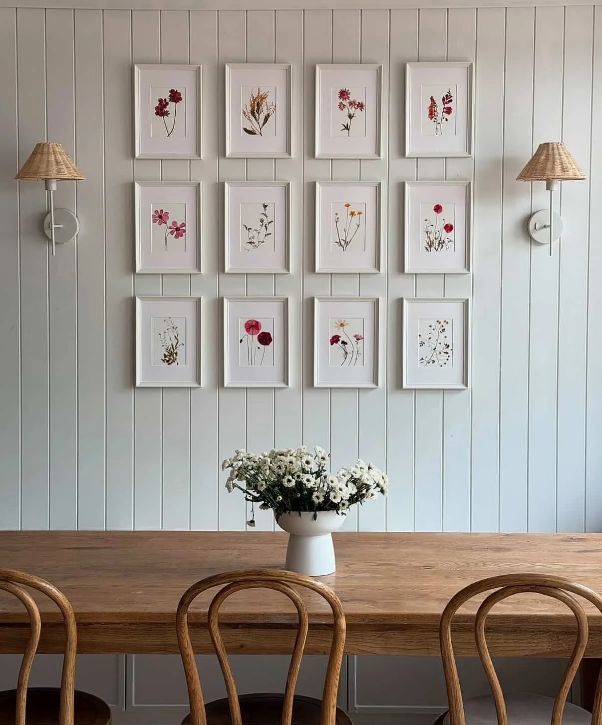The herbarium print set, perfectly styled on the other side of the world by @hatchingourhome 🇦🇺

Yes, I ship everywhere! 🌷✈️