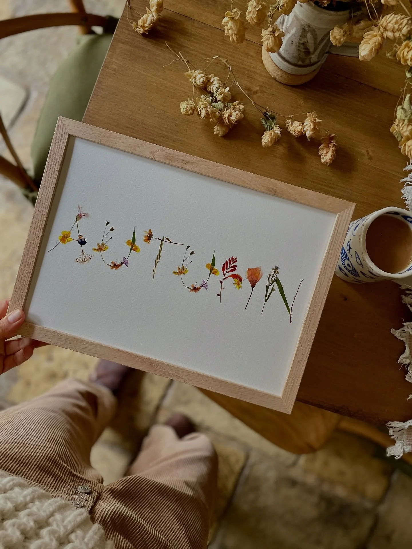 One for the autumn babies. Which name is your favourite? 🍁🍂🍁
My sister says my comfiest trousers make me look like Bilbo Baggins, but I’m here for all things Hobbit rn 🛖(@freepeopleeu We The Free Osaka cords IYKYK) 
#pressedflowername #ne