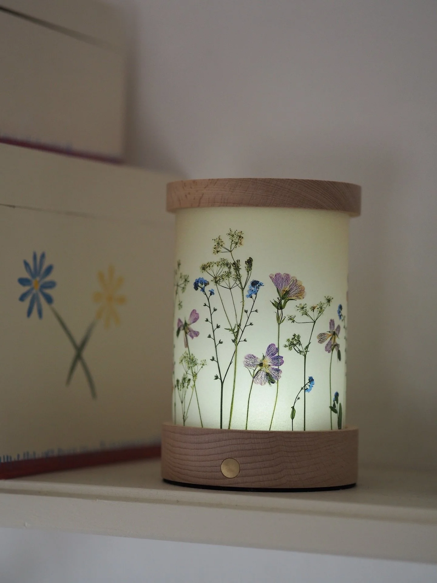 Lantern season, with a nod to spring 🕯️
Some designs I made last summer for Waldorf-inspired lighting brand @toverlux - I&rsquo;m so excited to share &lsquo;Hedgerow&rsquo; and &lsquo;Wild Strawberries&rsquo; 📷 🍓🌿
Toverlux x Wilder &amp; Wren arr