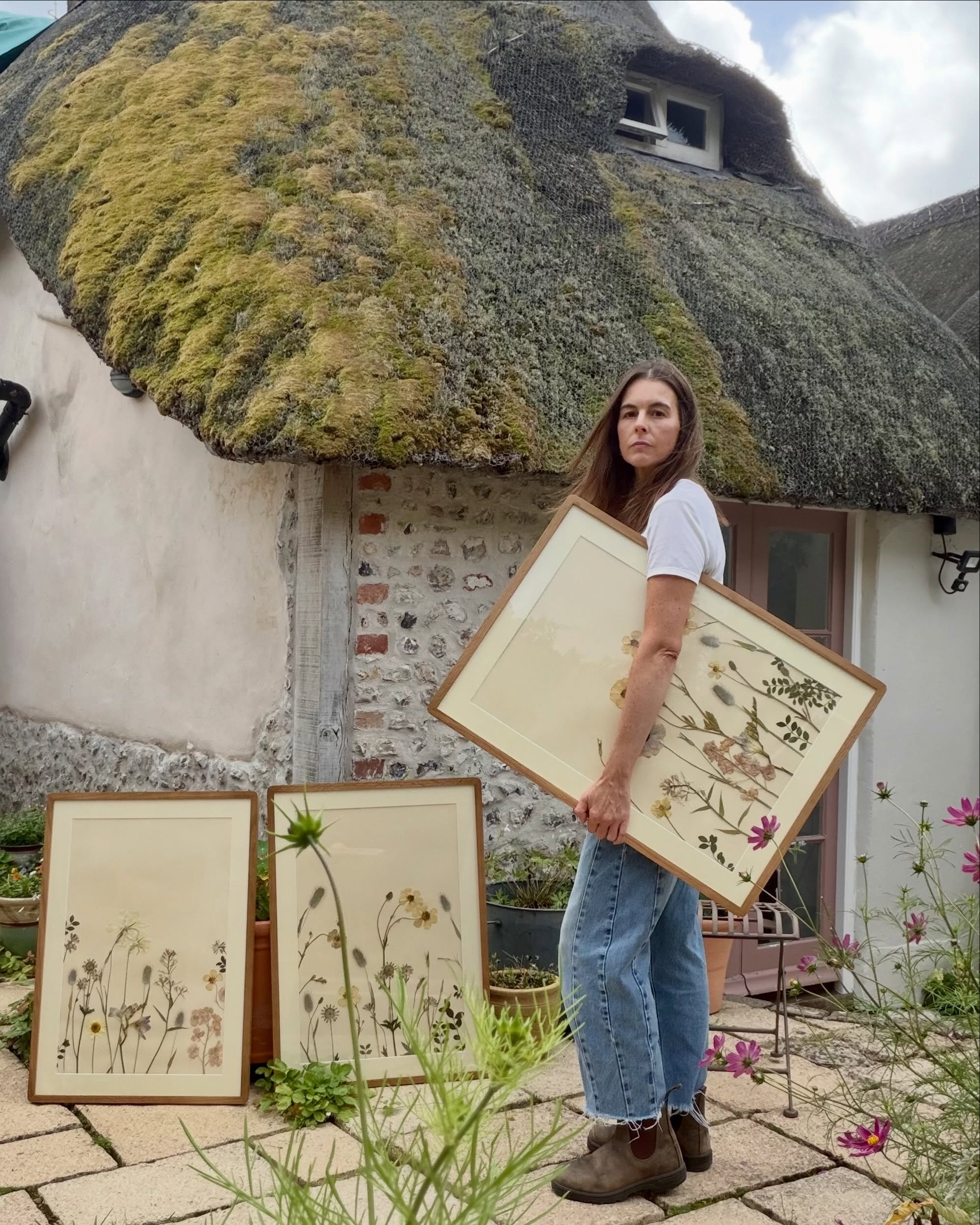 Full-swing memory making season for all the brides who left their bouquets on my doorstep this summer. The little blue triptych left last week, and now, it&rsquo;s time to send these three big meadowy gals back home 🌸
Ps, mossy thatch isn&rsquo;t st