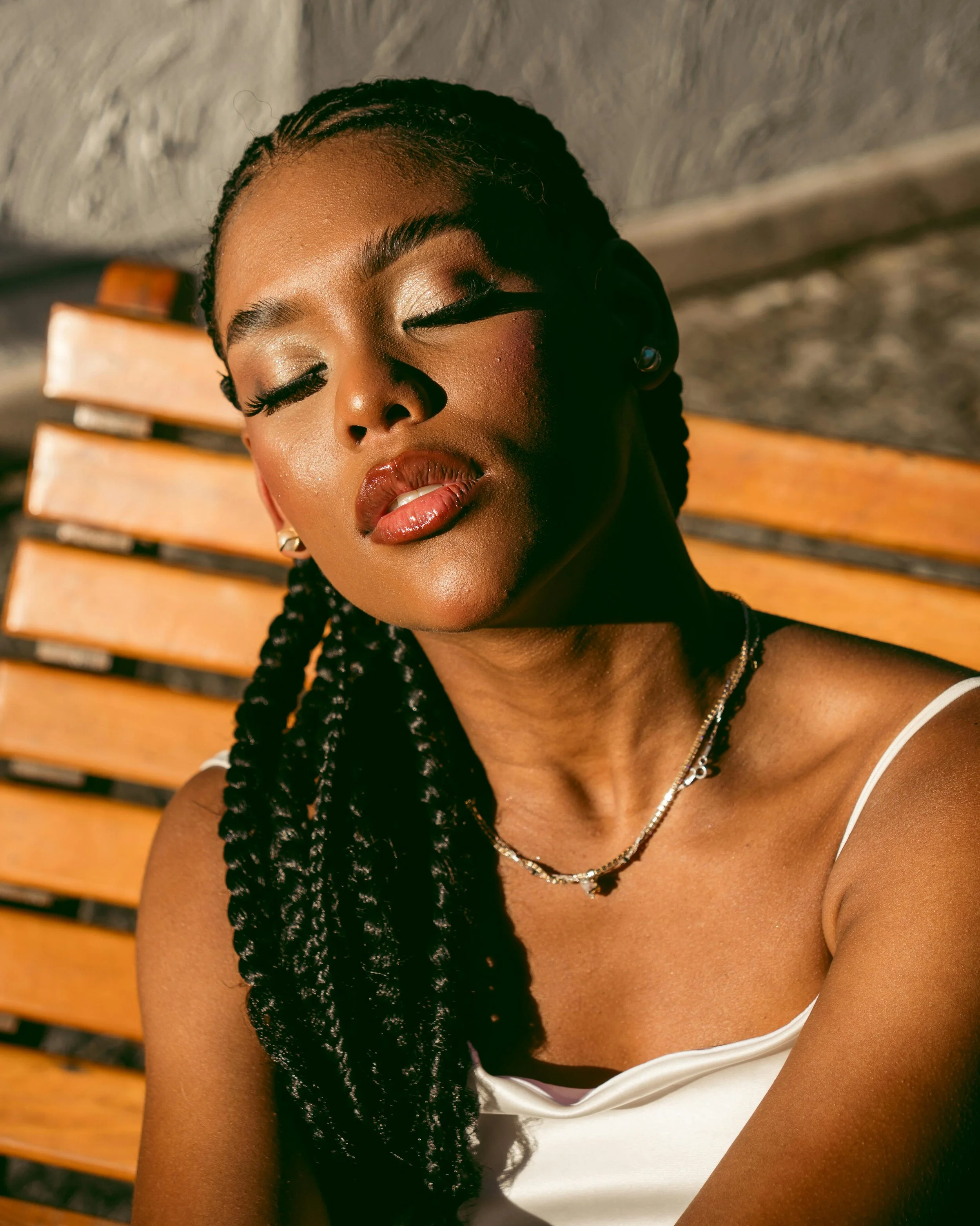 12 Small Details That Make A Beautiful Woman Quietly Stand Out