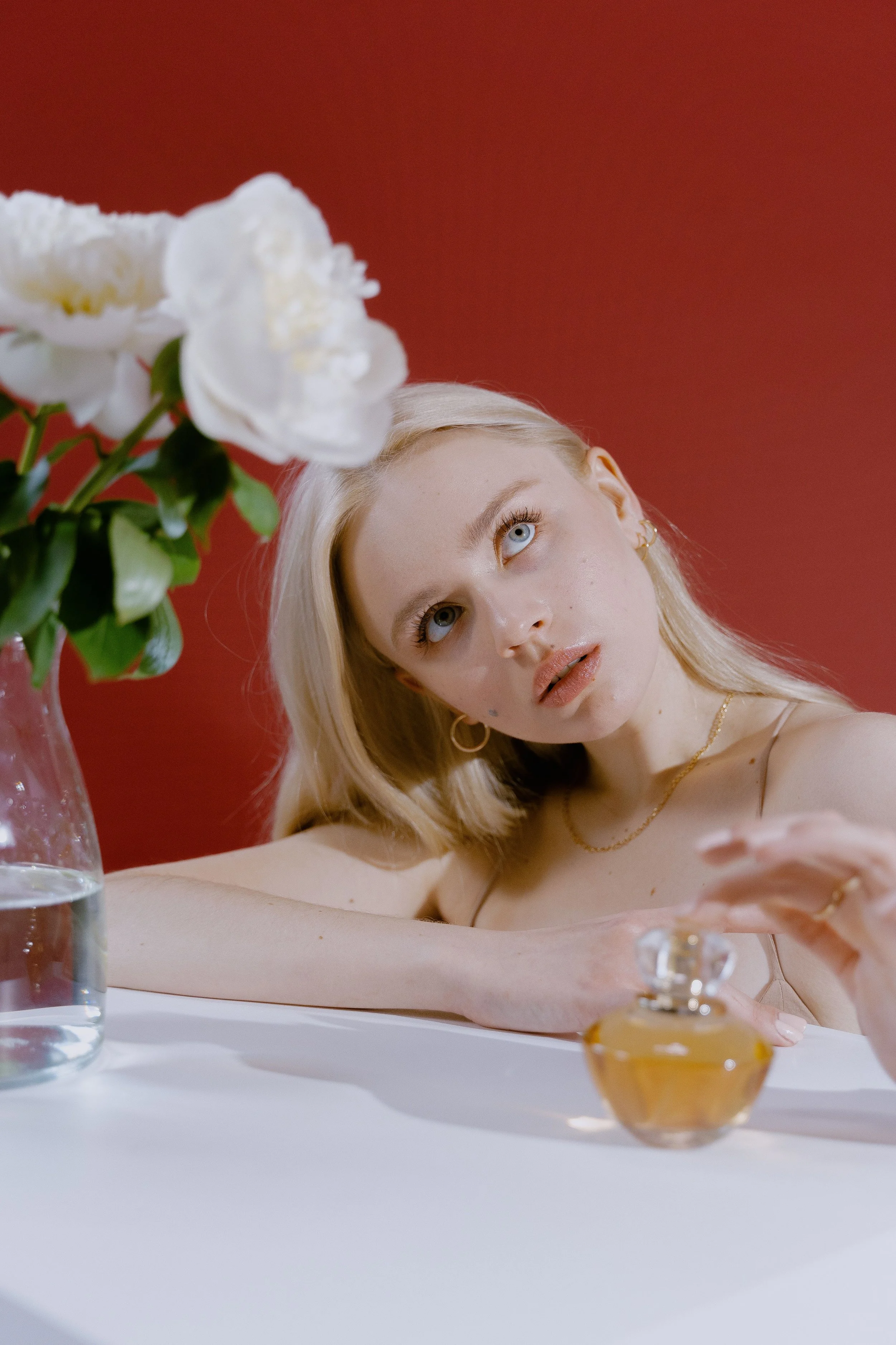 9 Feminine Perfumes That Smell Absolutely Dreamy In Winter