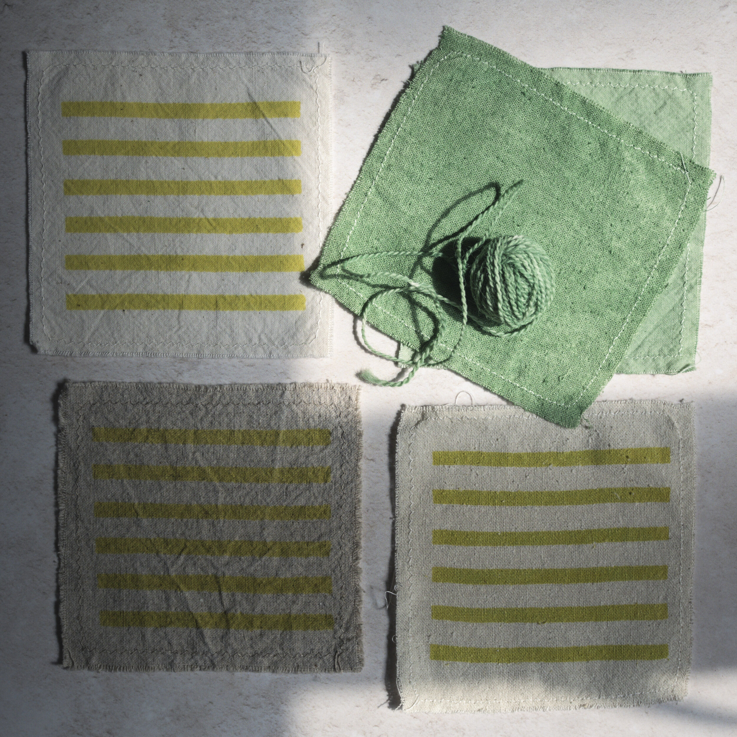 Dying and screen printing organic fabric and yarn with chlorophyll and tumeric beccacherry.co.uk