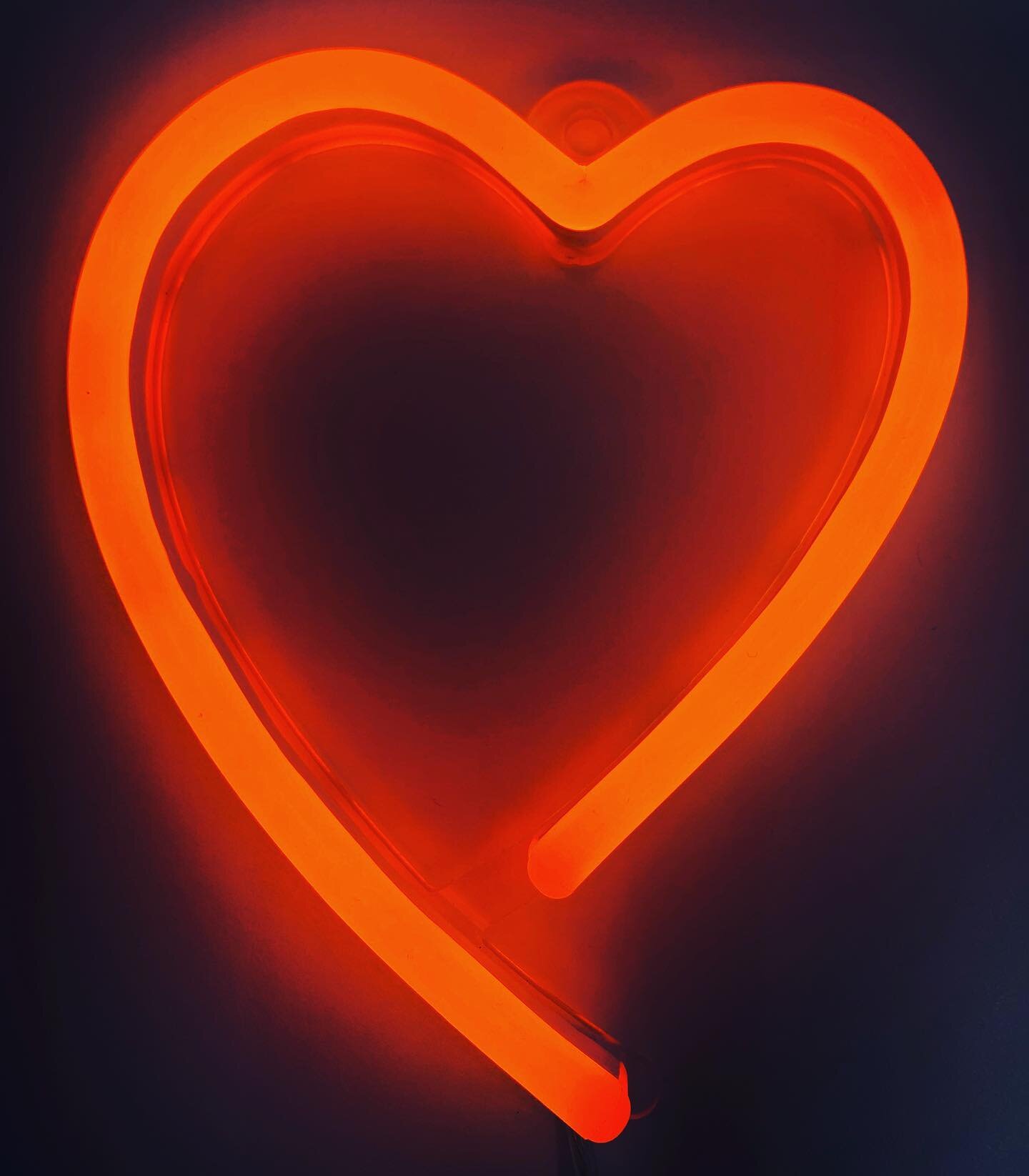 Happy hump day, love from all of us here at BN! #humpdayvibes #happyhumpday🐫 #heart #ledneon #neonlife #neonlights
