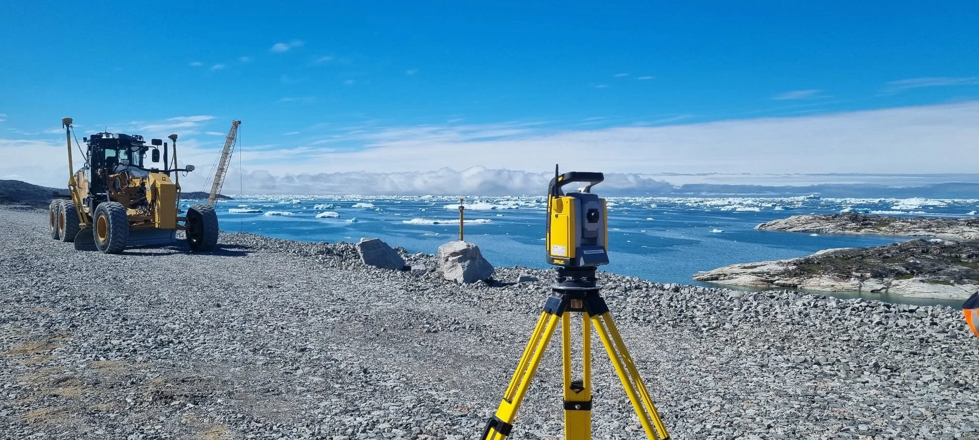 A total station set up assisting machine control