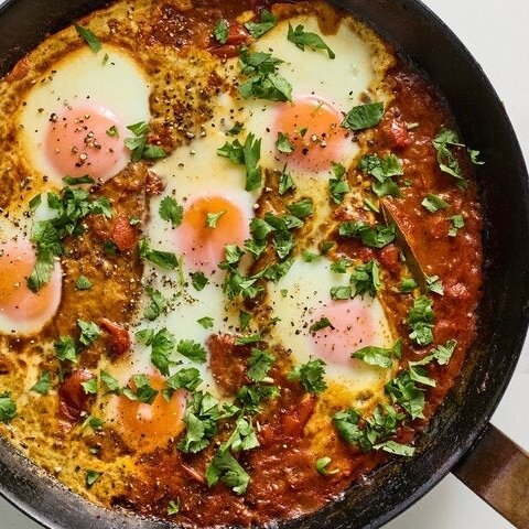 We love how @clarkbar uses #GaramMasala in toasty egg dishes that are perfect for rainy weekends and festive Easter family brunches. Snag the @NYTimes recipe &mdash; and our masalas + tasty masala recipes! &mdash; at the link in our bio!

Happy weeke