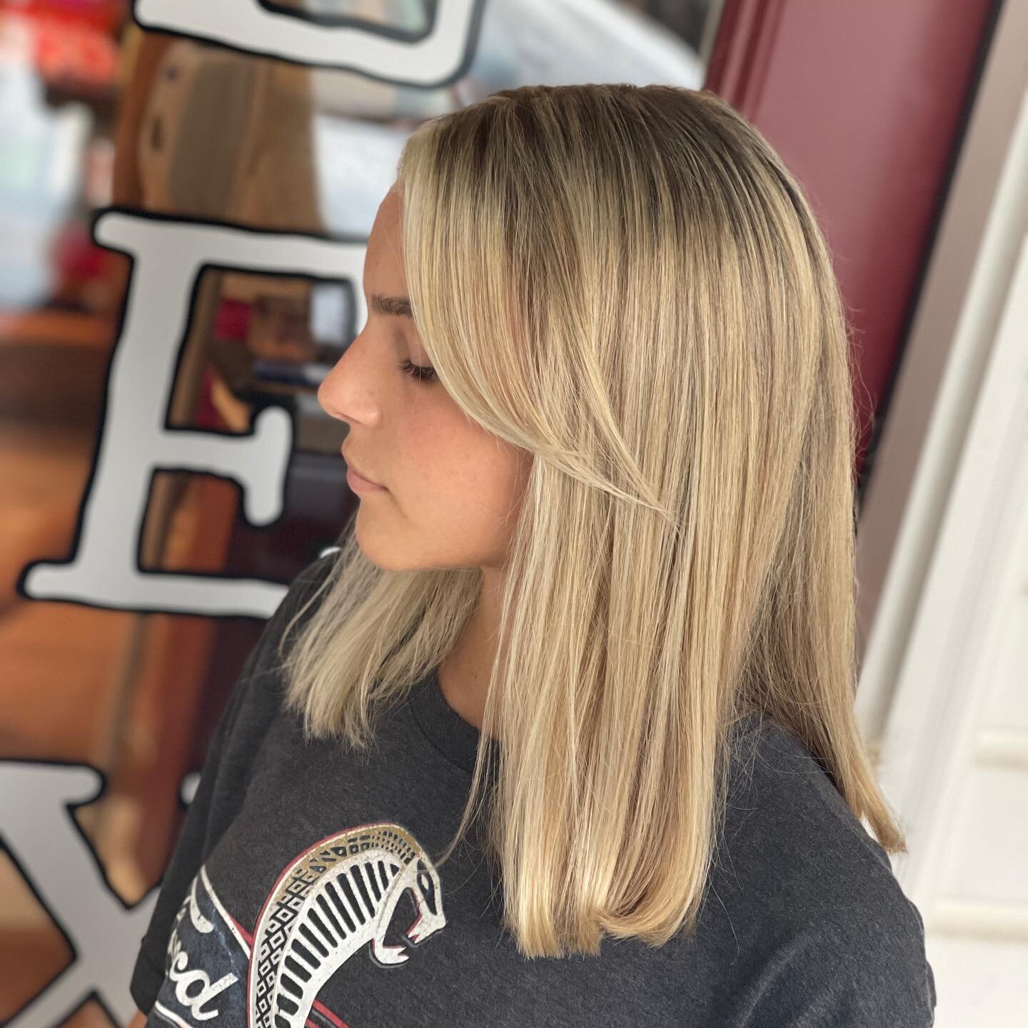 Full highlight w/ toner, called &quot;steel me to Italy&quot; - this name we&rsquo;re on board with 
.
Hairstylist: Amanda Nesspor 💇🏼&zwj;♀️
.
.
.
.
#lexsalon #phoenixville #phoenixvillepa #pville #pvillepa #hairstylist #phoenixvillehairstylist #ph