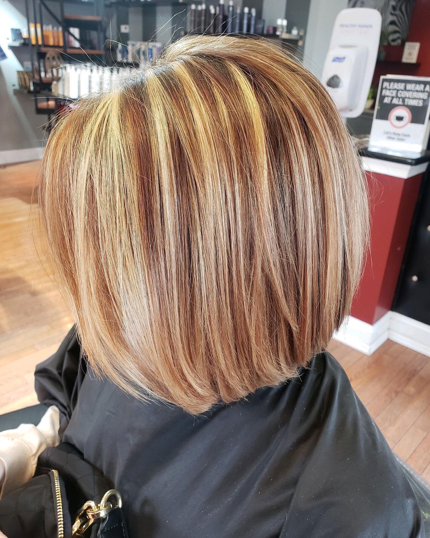 Does anyone else THINK they want long hair but then see a short cut and think, &quot;chop✂️chop✂️&quot; -  because SAME
.
Hairstylist: Amanda D 💇🏻&zwj;♀️
.
.
.
.
#lexsalon #phoenixvillehair #phoenixville #phoenixvillepa #phoenixvillehairstylist #pv