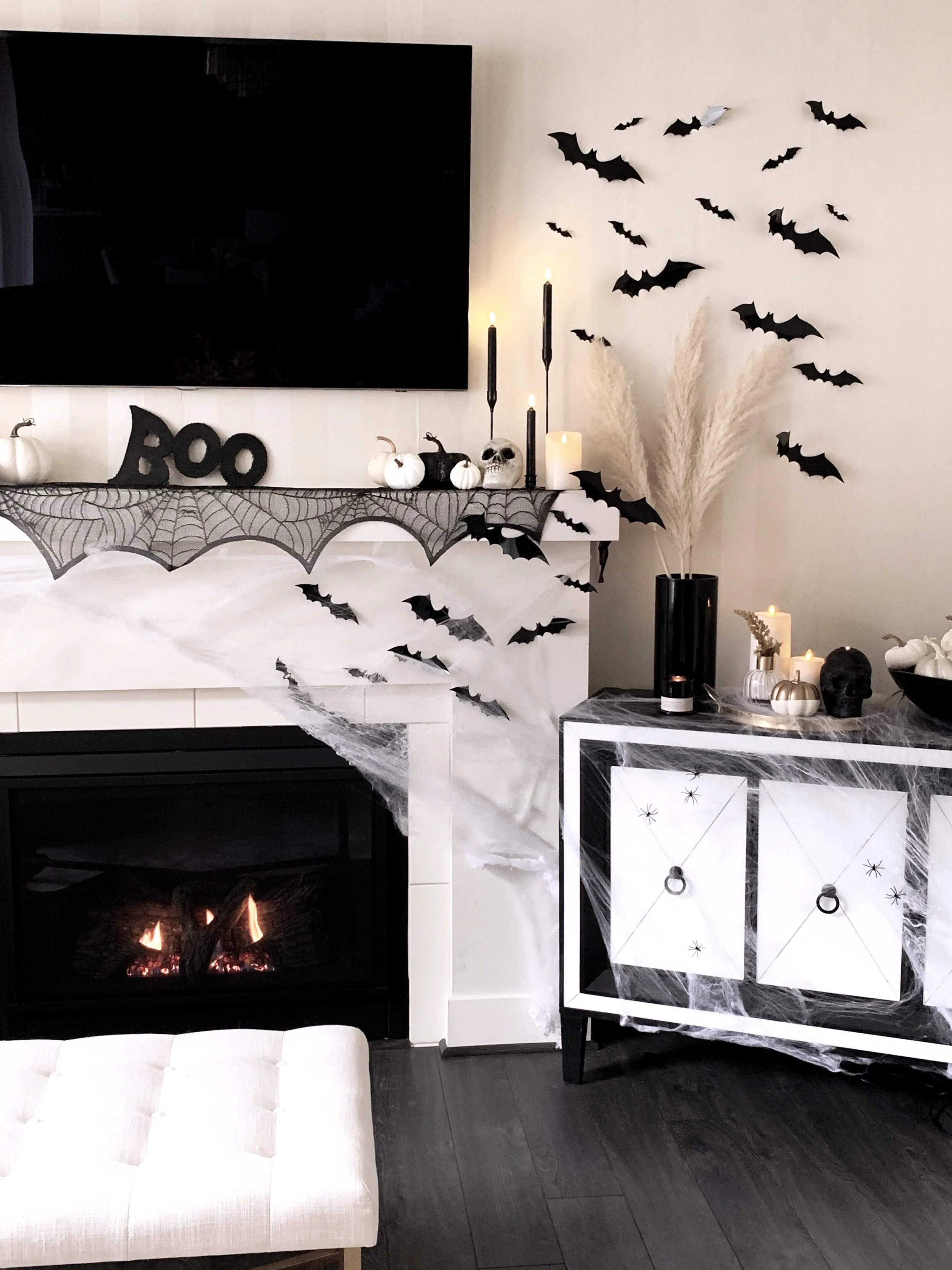 Trang trí phòng khách halloween decor living room Để tạo không khí lễ