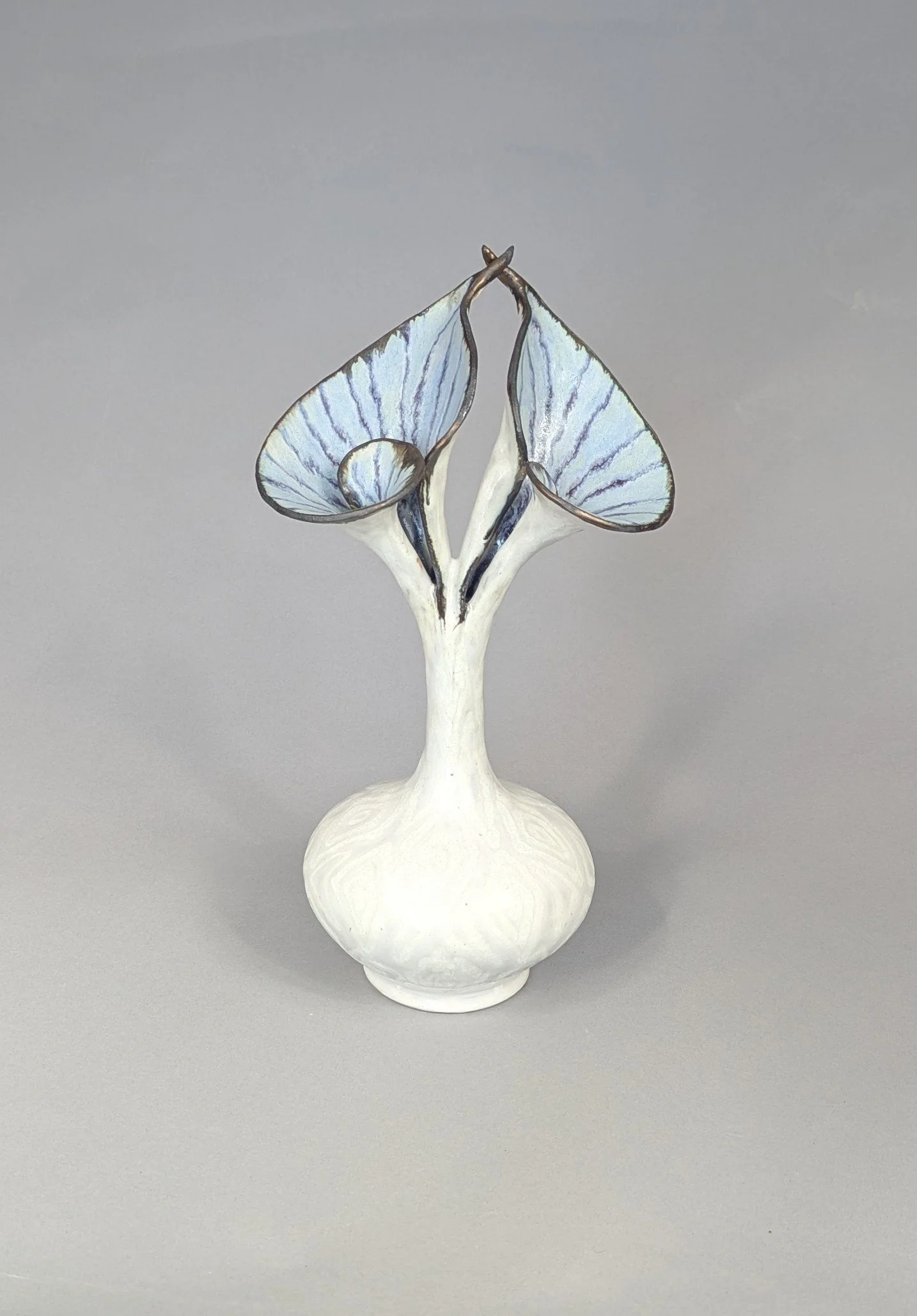 Kissing Callas 13.5" ht x 8" w x 6"d