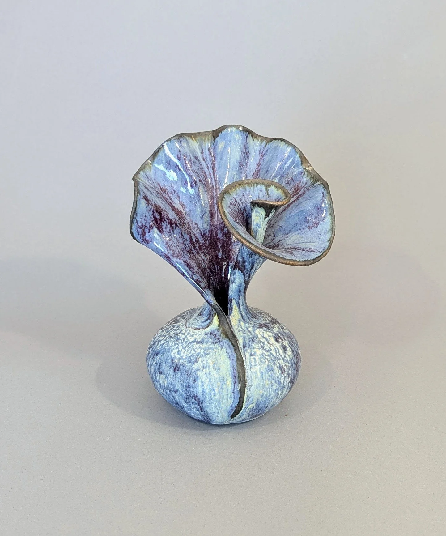 Scalloped Swirl Vase 7.5" ht x 5.5" w x 4.5"d