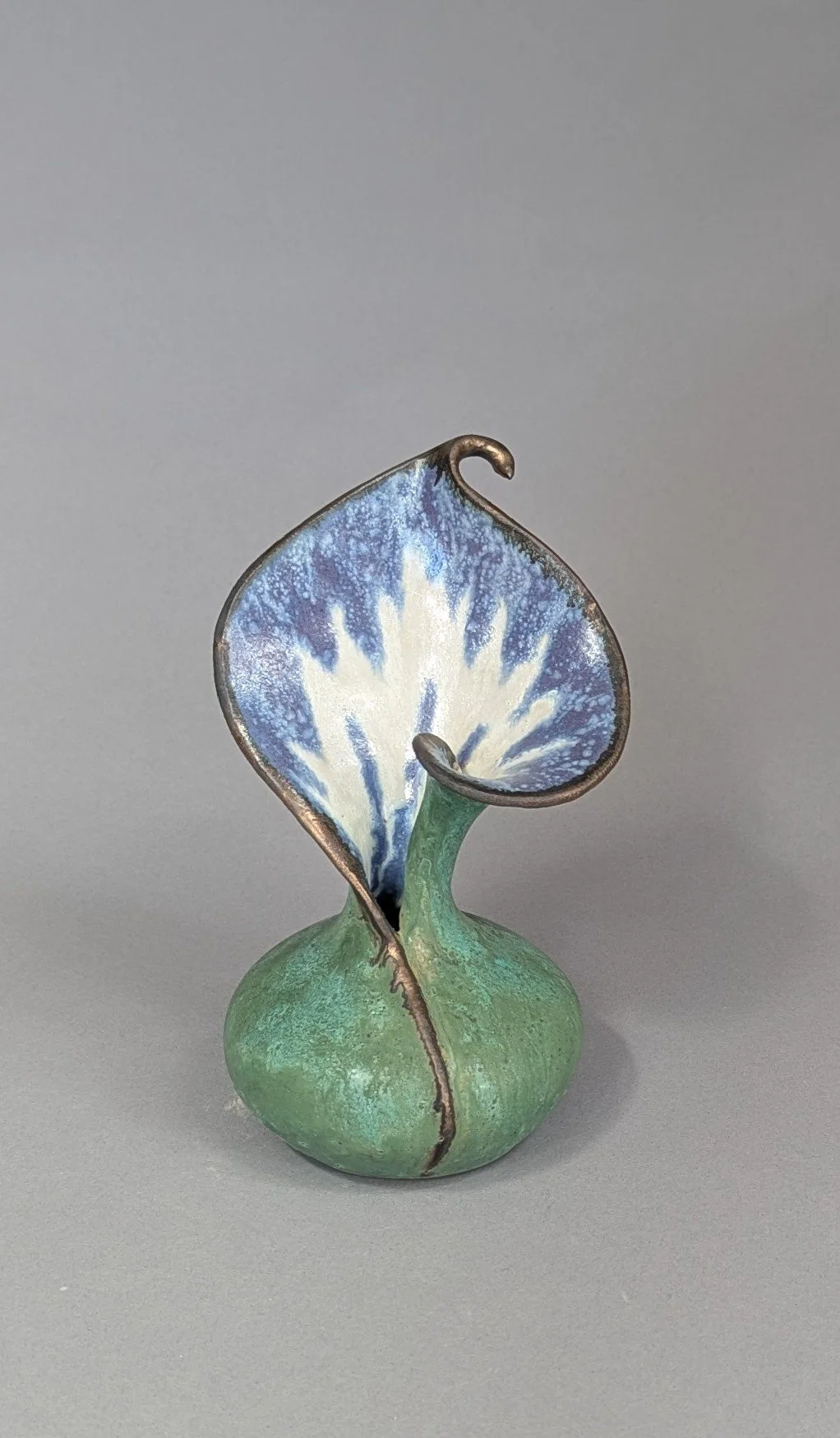 Calla vase 6.5"ht x 4"w x 4" d