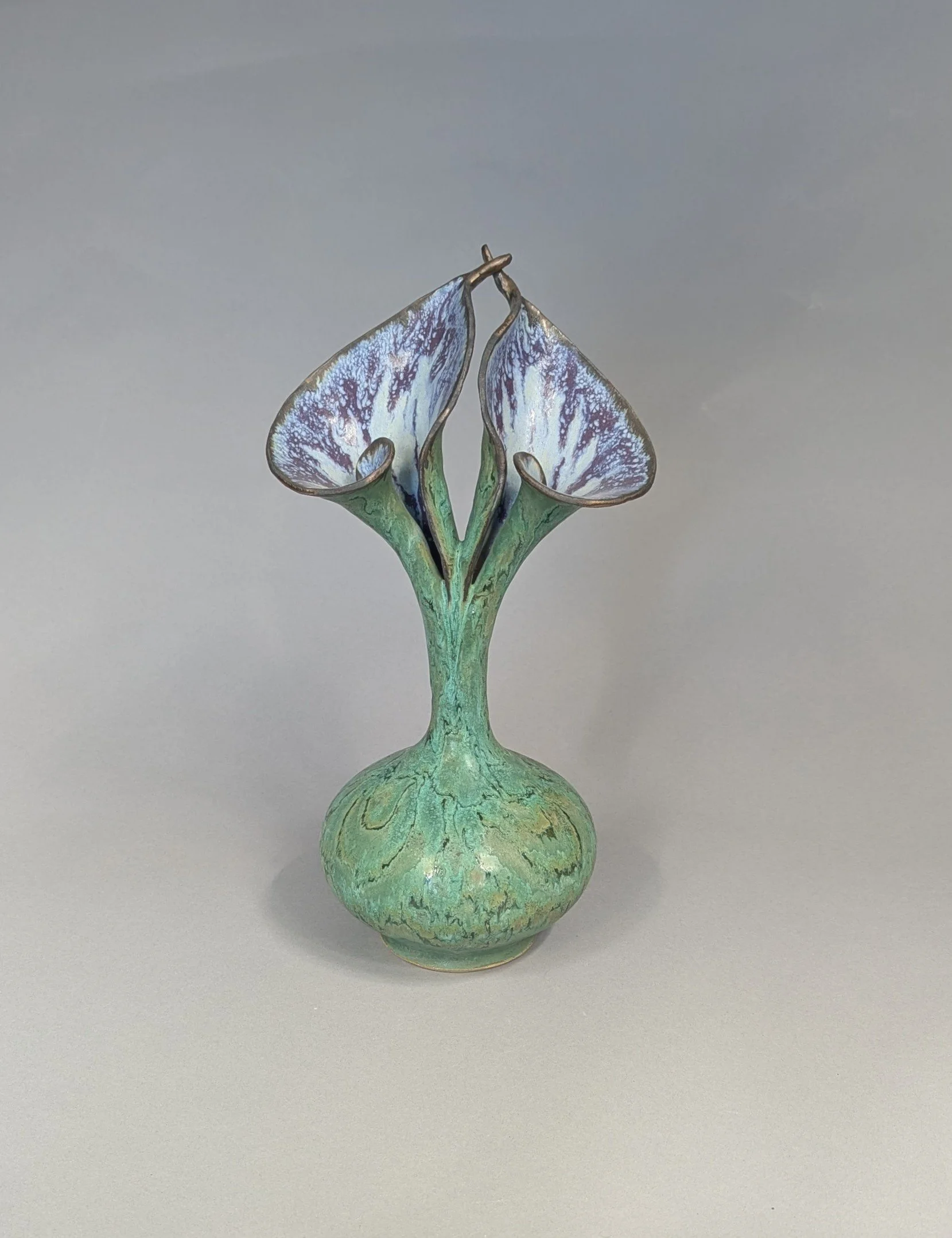 Kissing Callas 13.25"ht x 7.25"w x 6"d