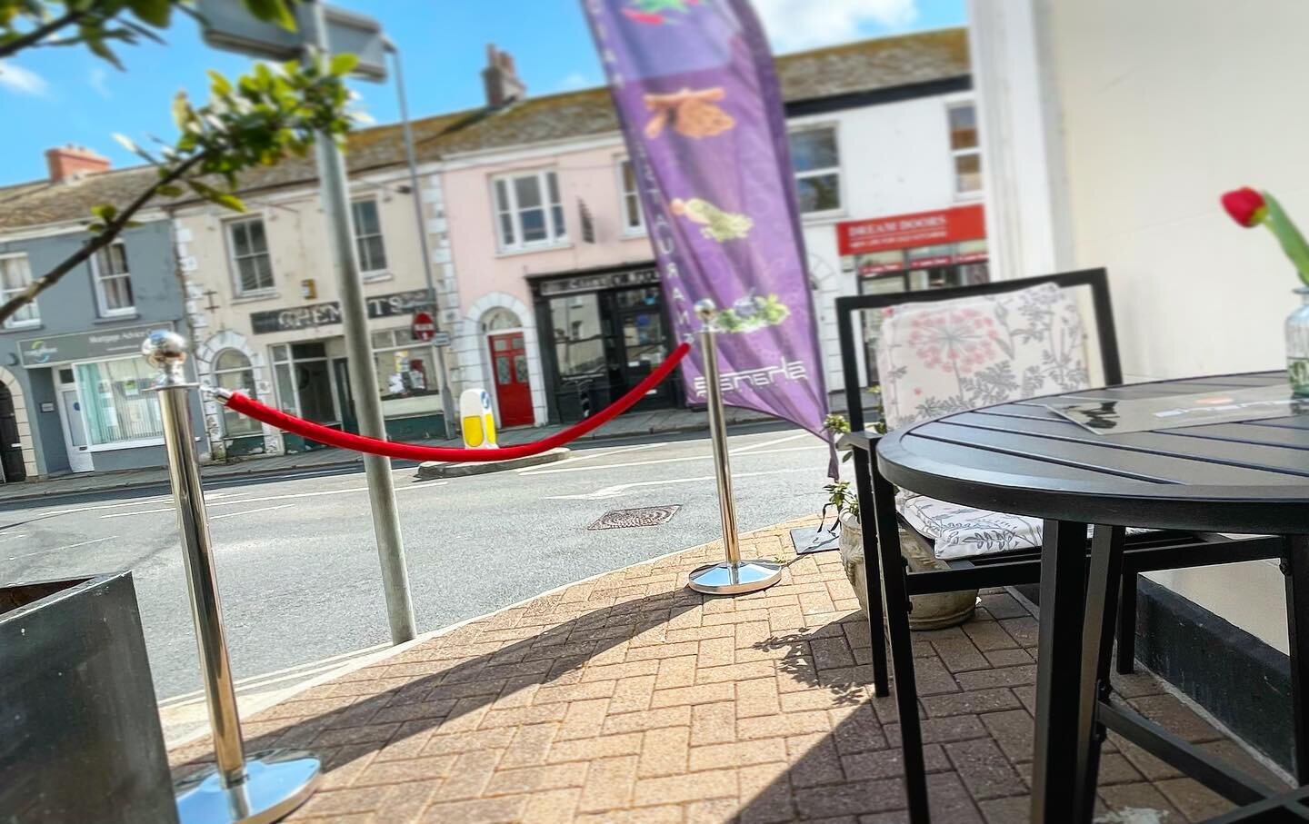 Enjoy a Delicious Curry at Shanaz Outdoor Dining!🍴Visit www.theshanaz.com TO VIEW OUR OUTDOOR MENU #outdoordining #truro #visitcornwall#mytruro#indian#snacks