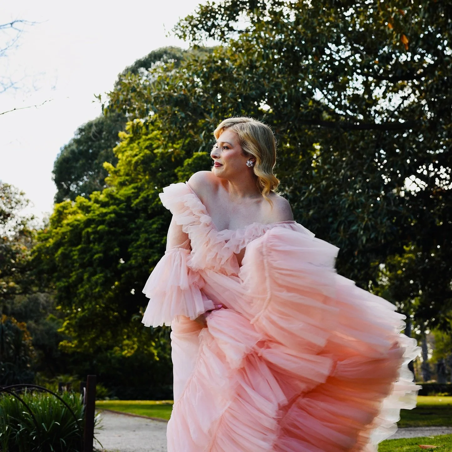 Honestly, I do this because I simply love it. 
I love singing, making music, finding meaning, connecting with kind hearted people. I am blessed. 

Less than a week to go until the release of my new single, &lsquo;In Between&rsquo;. Elissa x

📷: @the