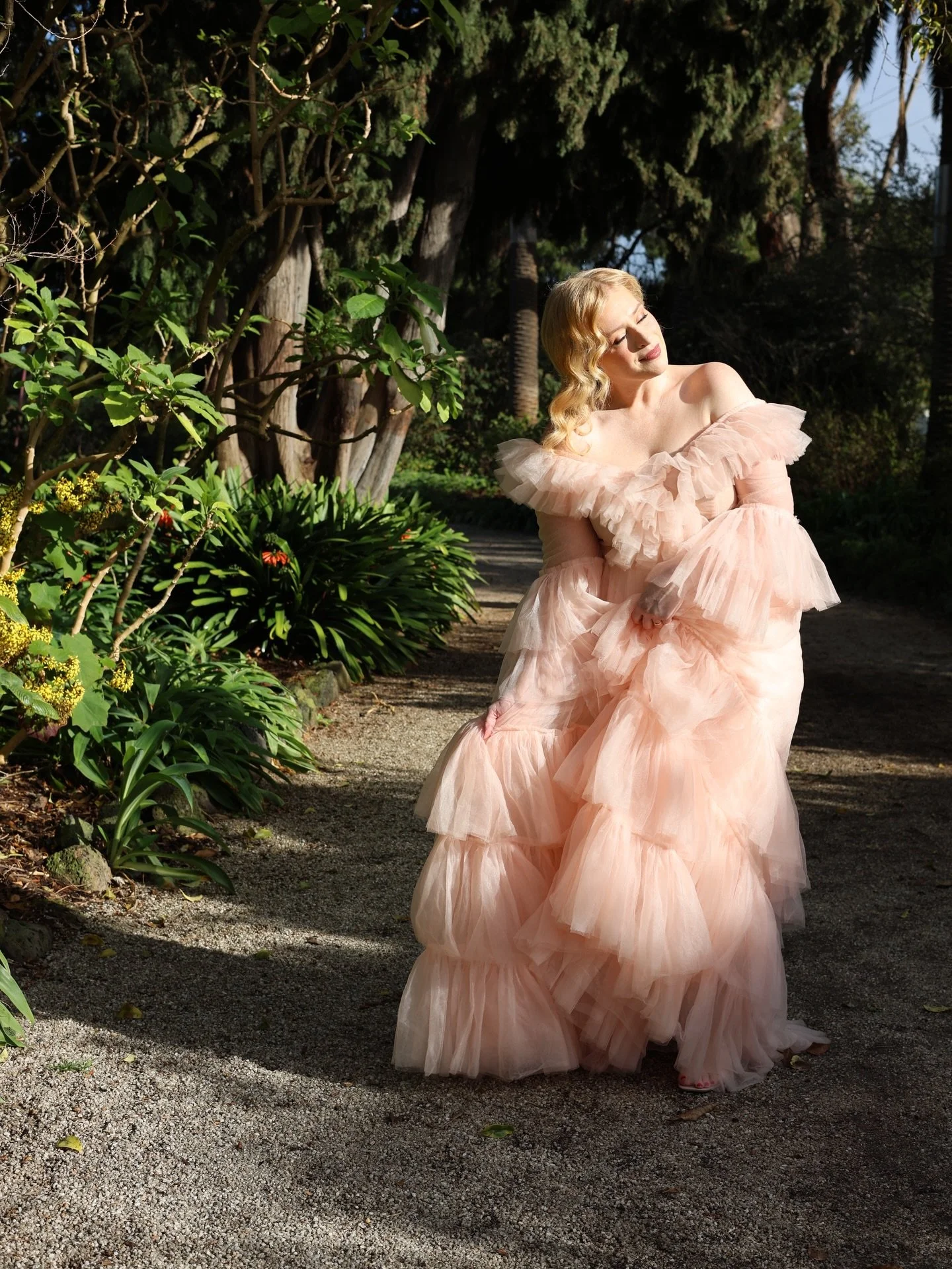 Who else is loving this unseasonably warm weather in Melbourne? My light skin doesn&rsquo;t love being in the sun for too long but I always make some time for a bit of vitamin D and fresh air before delving into creative projects. 
Currently I&rsquo;