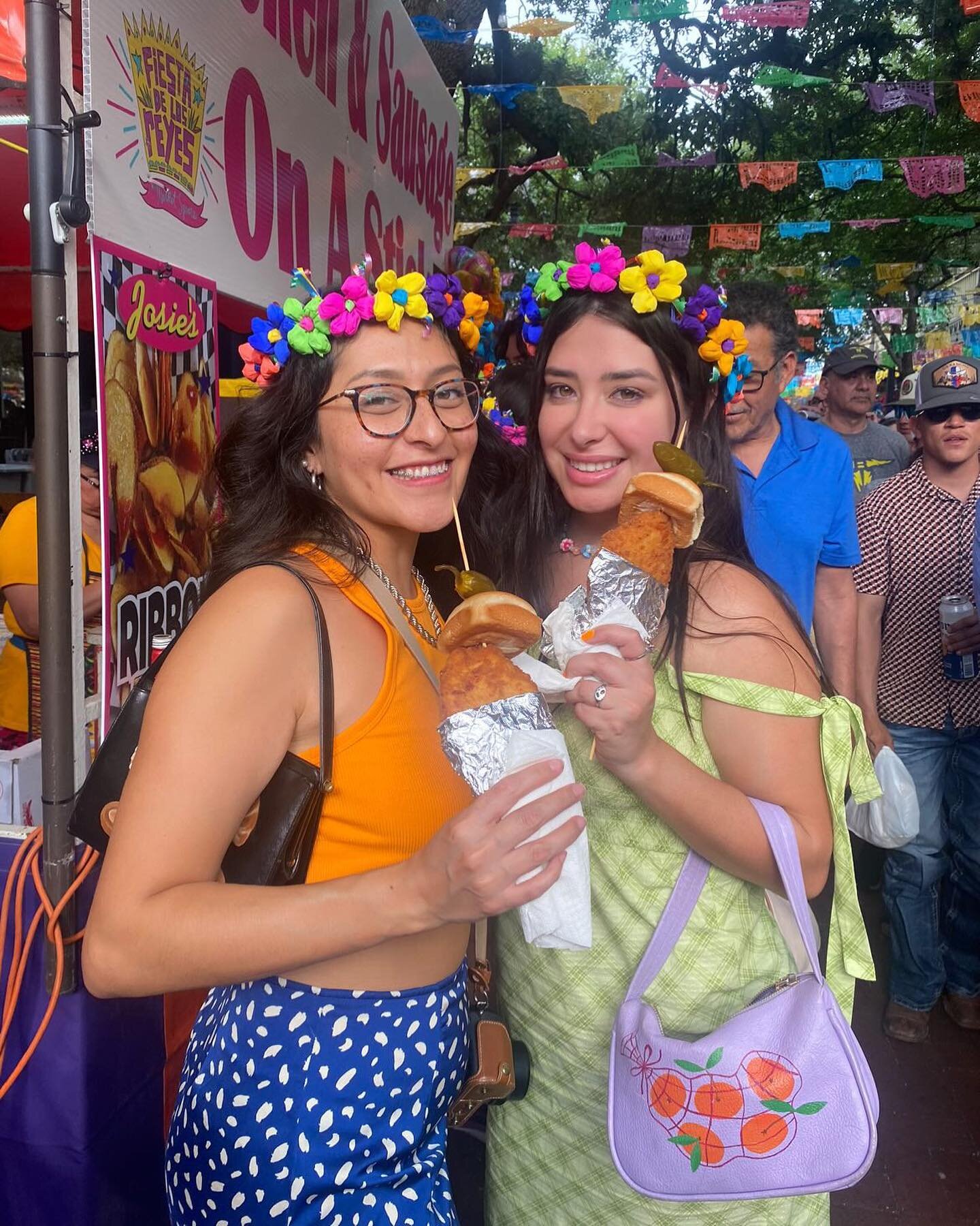 Feliz Fiesta, San Antonio 💐🪅🧡 

@brymtz + @la.terrazas muy chulas con sus bolsas de BF &hearts;️