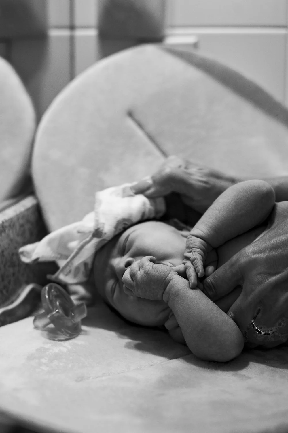 20230624_Kahre Newborn Home Bath_04.jpg