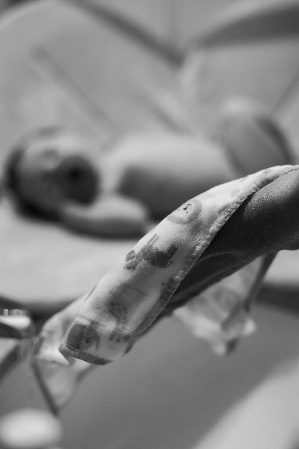 20230624_Kahre Newborn Home Bath_03.jpg