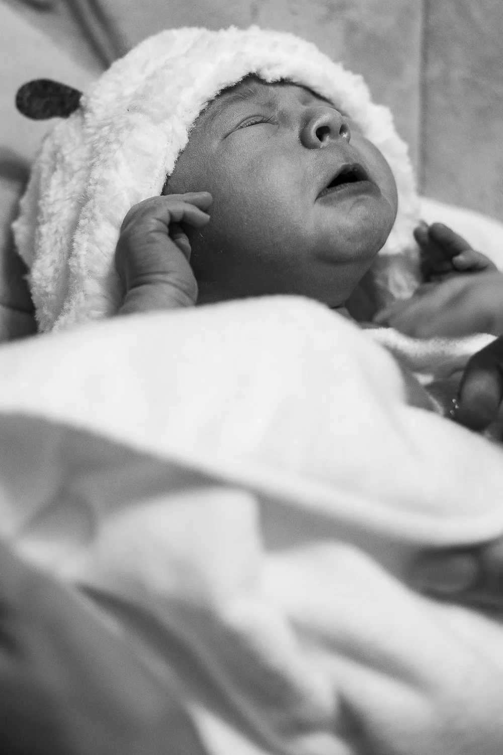 20230624_Kahre Newborn Home Bath_06.jpg