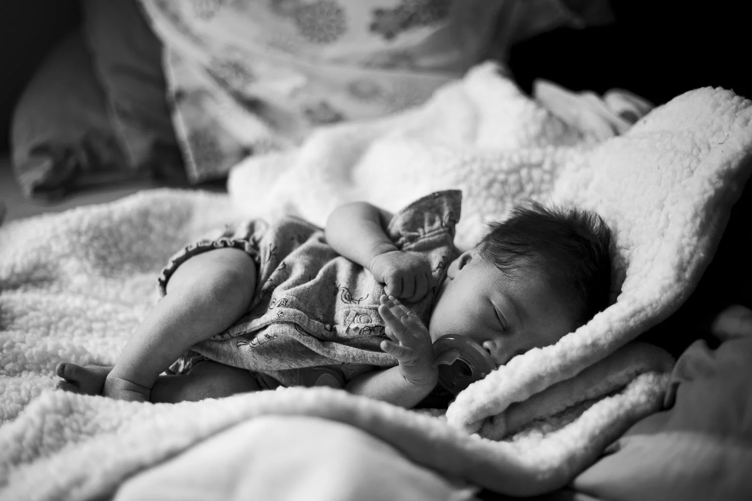 20230624_Kahre Newborn Home Bath_08.jpg