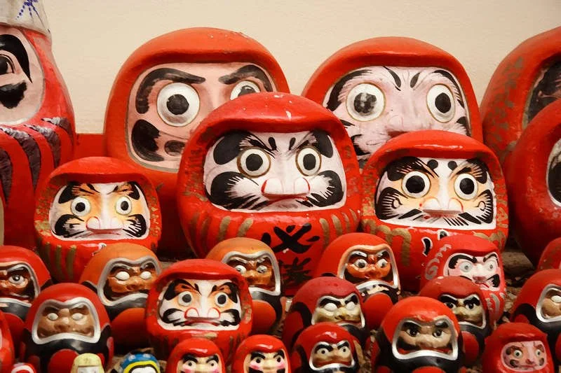  Daruma Doll: https://asahiimports.files.wordpress.com/2014/01/daruma-dolls.jpg 