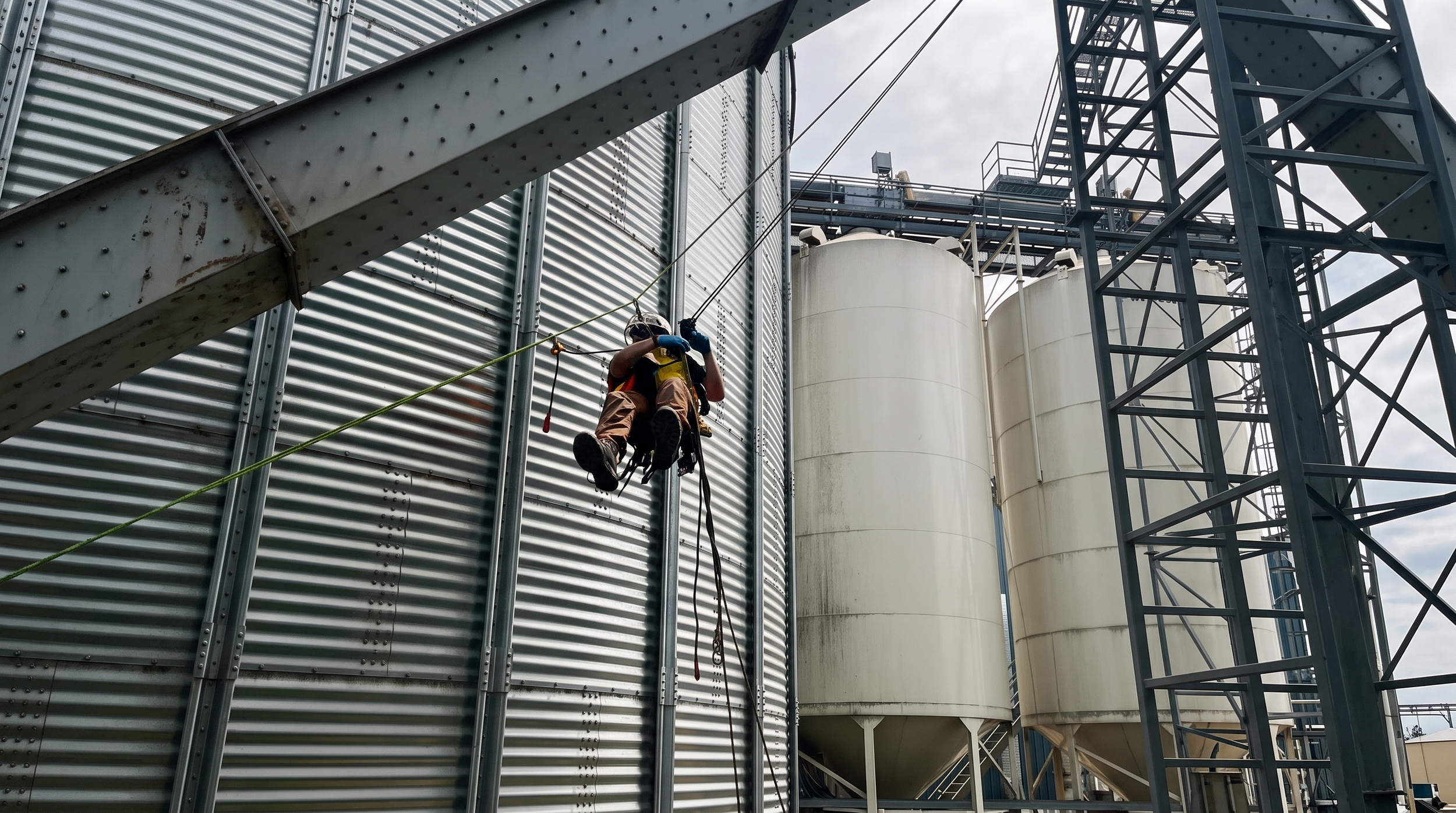 When Every Hour Costs Money: How Rope Access Stopped a Grain Facility’s Product Loss in a Single Day