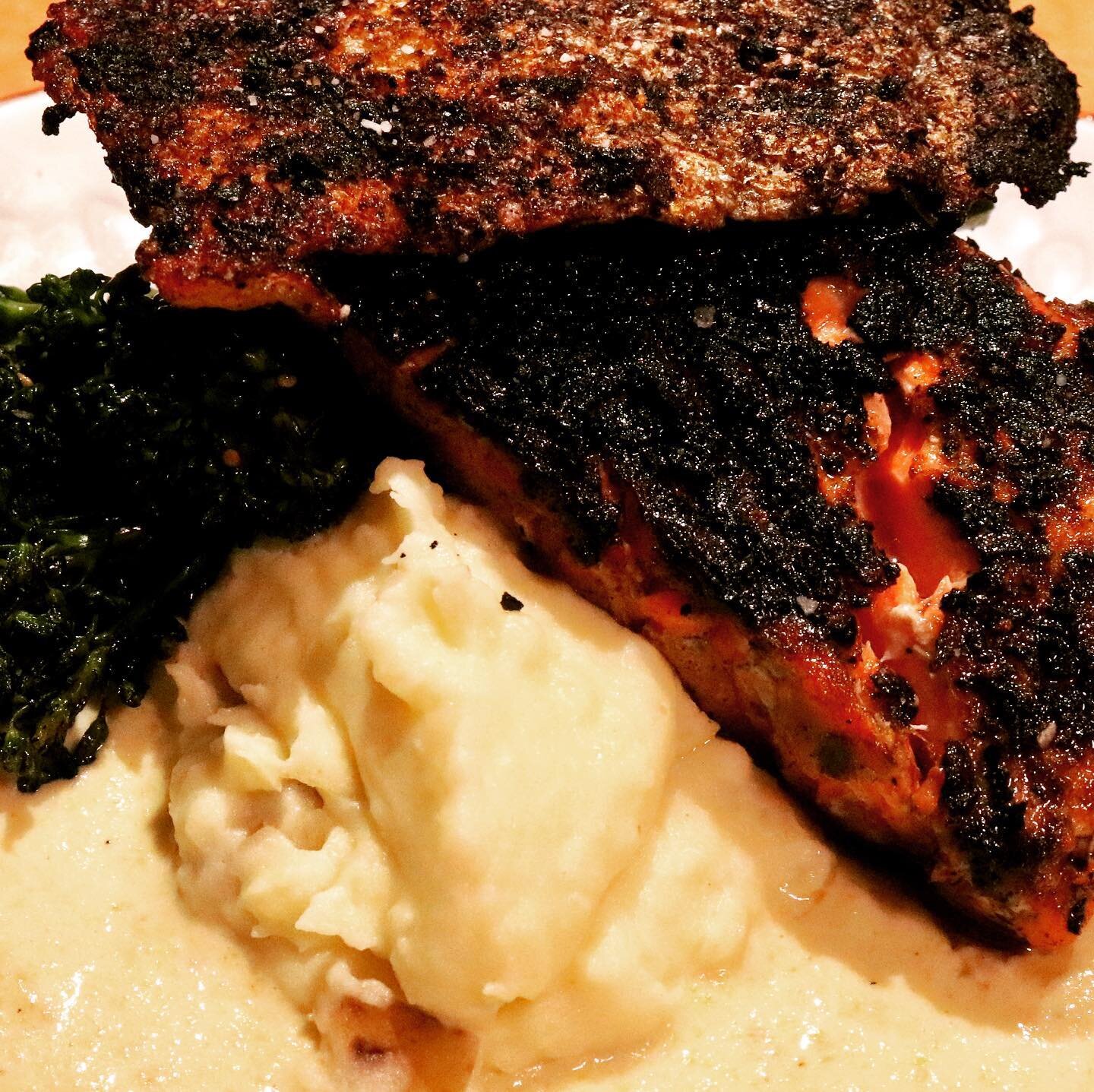 End of the season BBQ!
Barbecue New Zealand King Salmon &amp; Crispy Salmon Skin paired with Leek Fondue, Whipped Potatoes and Grilled Broccolini with Sesame #kingsalmon #crispysalmon #foodies #cheflife