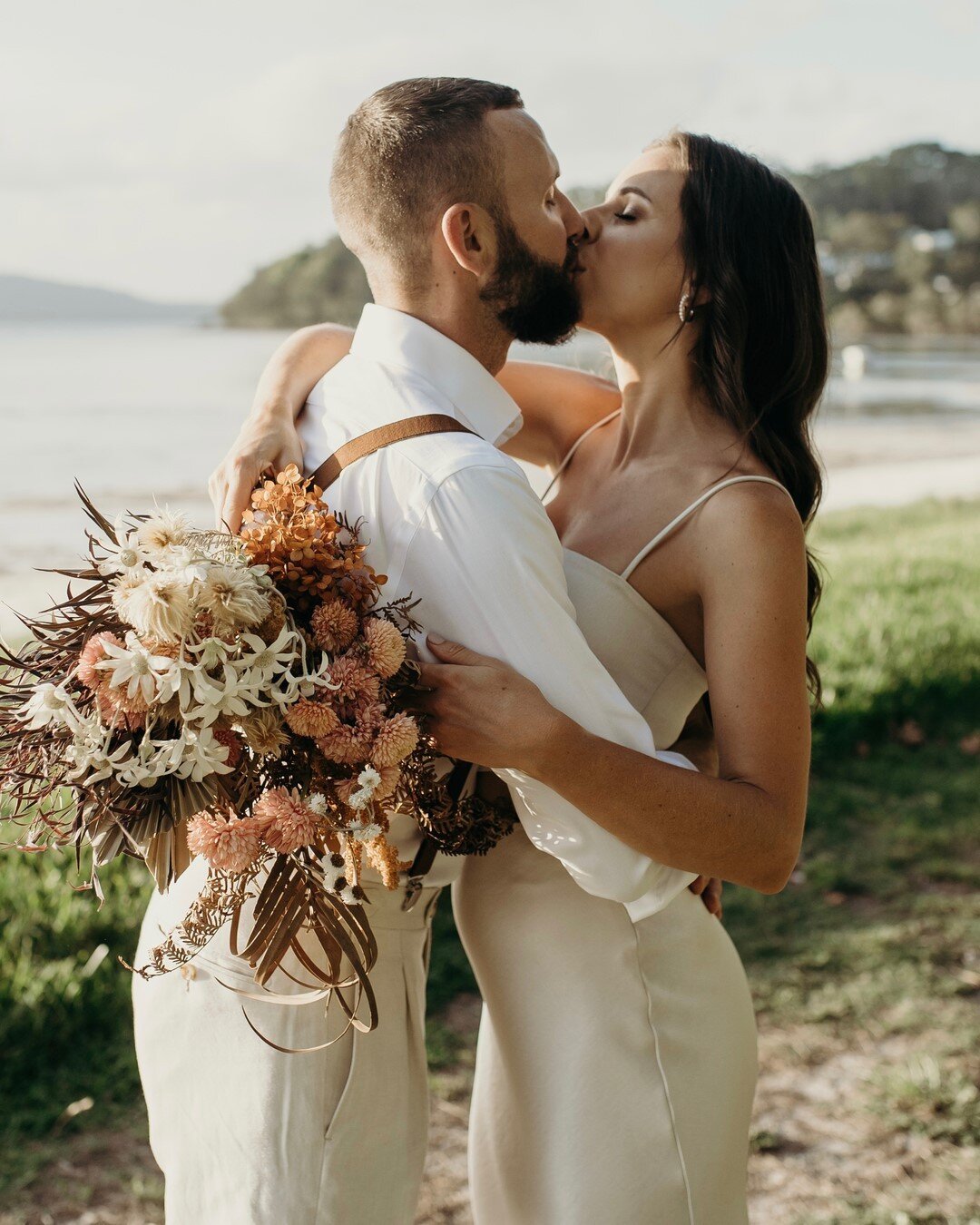 Jen &amp; Mick 🤍⠀⠀⠀⠀⠀⠀⠀⠀⠀
⠀⠀⠀⠀⠀⠀⠀⠀⠀
After having to postpone their wedding at home in the UK, Jen &amp; Mick traveled up to Port Stephens with a group of their friends to elope! The rented an amazing beach house that backs onto the water - the perfe