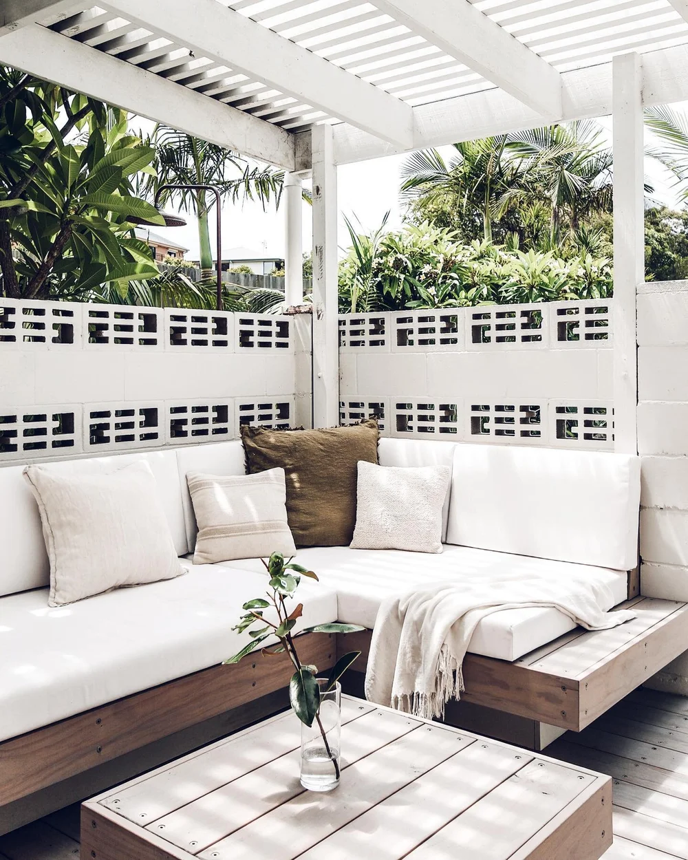 This spot just gets cosier by the minute. 🤍
Panelling partitions are down and I LOVE it with the summer greenery popping through with the frangipani trees. Don&rsquo;t ask what we&rsquo;ll do in winter...😆Maybe removable shutters?! 🤔 Soaking all t