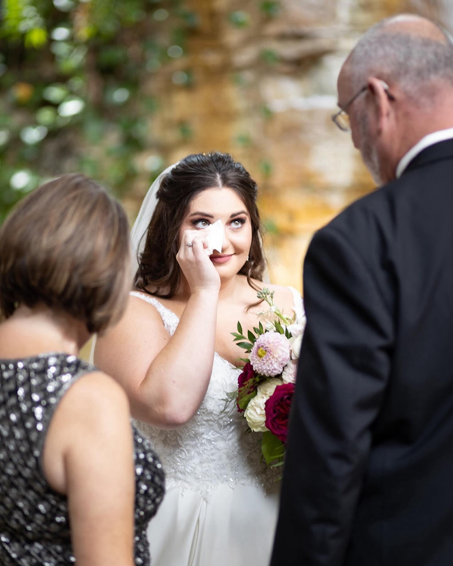 Love these first look moments between Maddy and her dad 🥹❤️