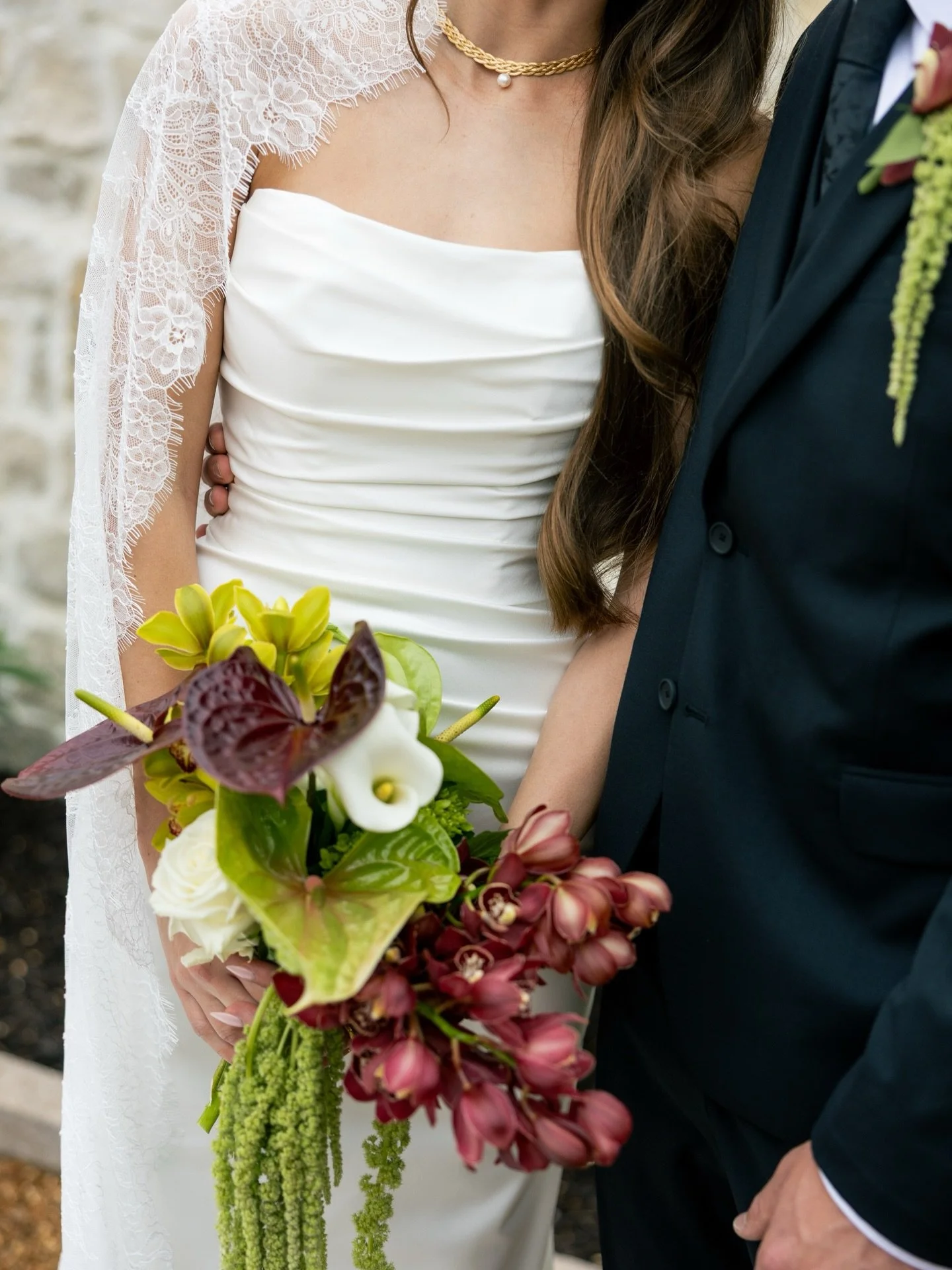 The Robinettes 💘

Venue @theglasshouseatriveroaks 
Florals @heysidelines 
Photo + Video @weddingsbysidebottoms