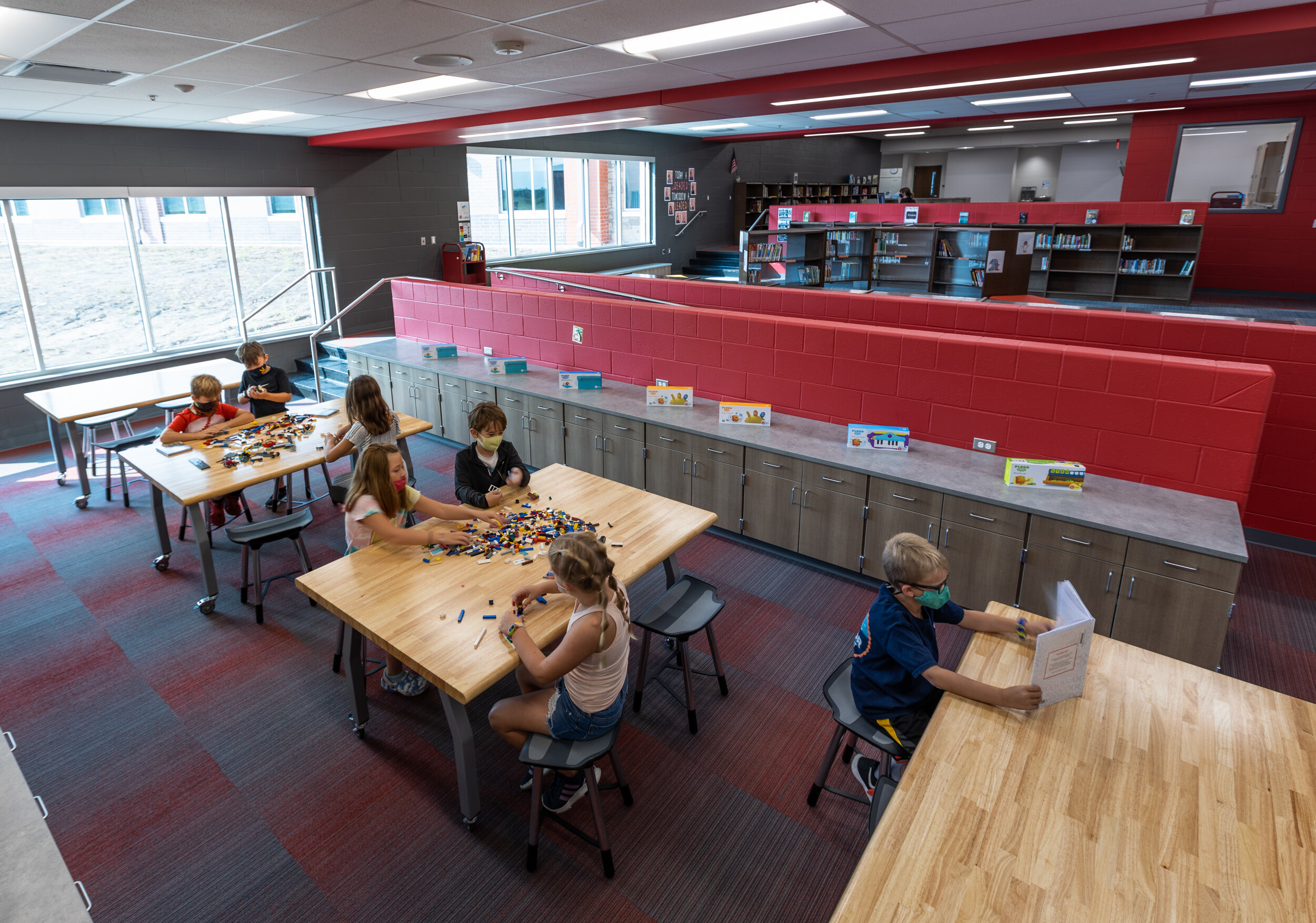 21_HTK_GrayHawkElementary_Library_10.jpg
