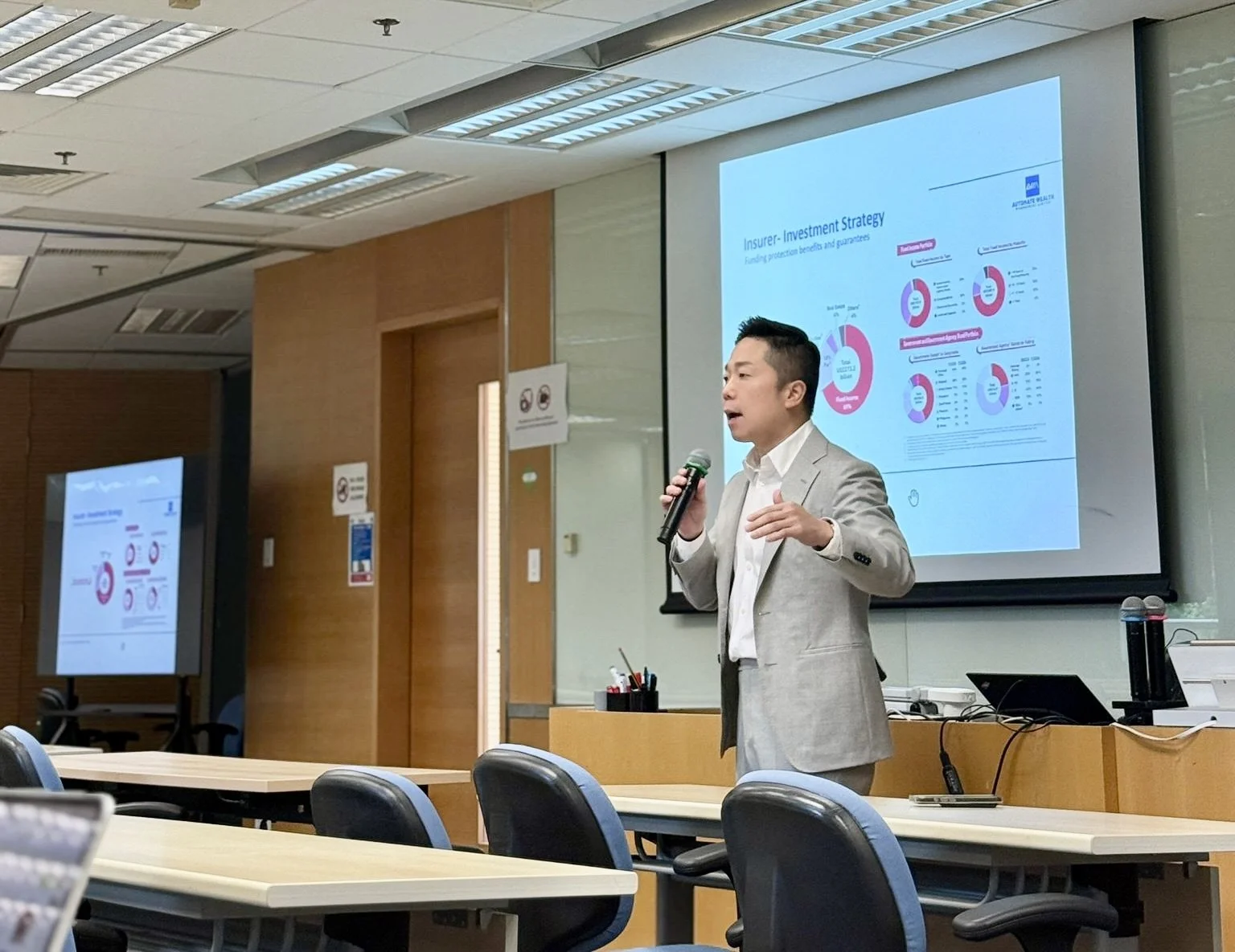 Mr. Xu Jing'en, CEO of AWM, has been invited to serve as a guest lecturer at the University of Hong Kong to share his practical experience in wealth management