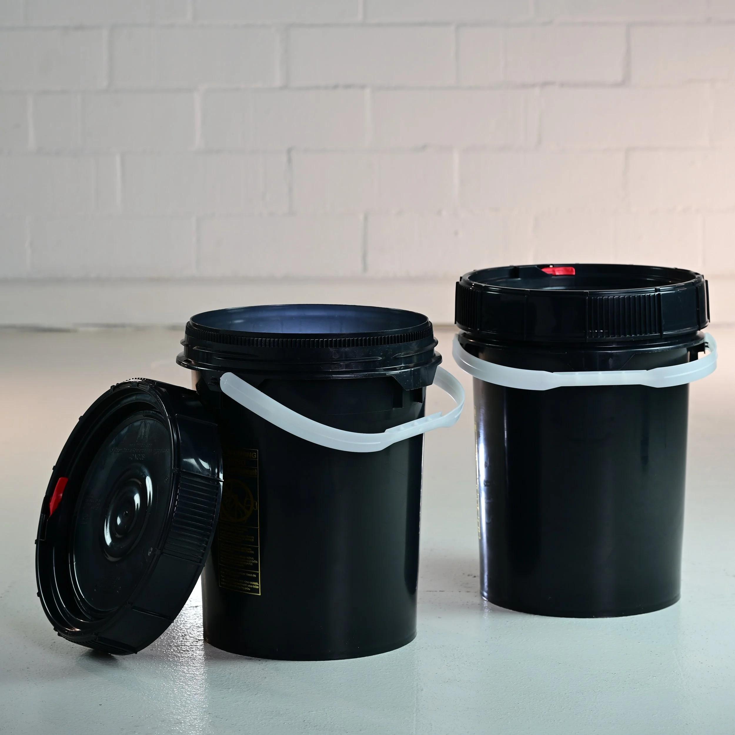 5 gallon poly pail with Life Latch lid UN certified — hazmat packaging Los Angeles CA