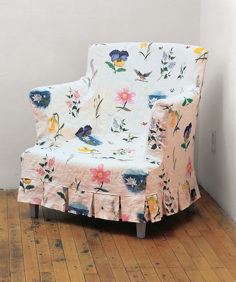 Isn&rsquo;t this wonderful?! Sculptor Robert Gober&rsquo;s Slip Covered Armchair on display @themuseumofmodernart. The pattern is made up of pansies, daffodils, lilac sprigs, robins, dragonflies &amp; water lilies. The design came from a book of embr