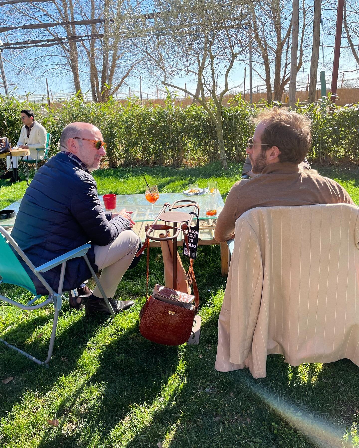 Este fin de semana hemos ido de cal&ccedil;otada a @massorrer y hemos disfrutado del sol, la comida y el ambiente sin preocuparnos de nuestras bolsas, sin dejarlas en el suelo ni en el regazo. Hemos visto nuestro @hangerclipbarcelona cuidando bien de