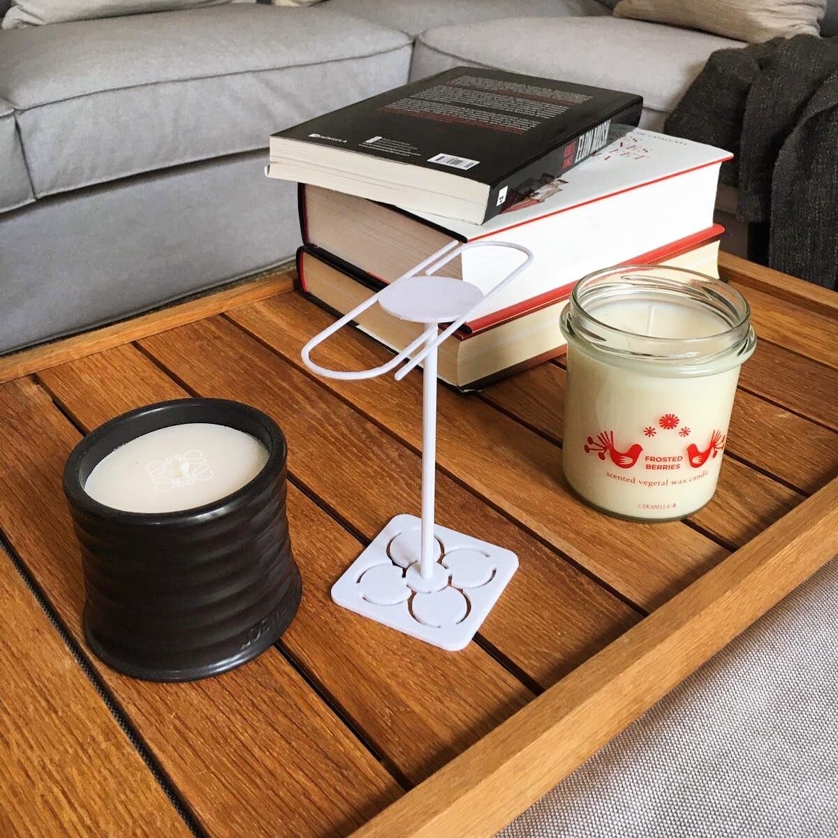 Empiezan a llegar los primeros MINI @hangerclipbarcelona a sus nuevos hogares y no nos puede gustar m&aacute;s verlos en vuestras casa. #art #design #interiorisme #housedecor #loewecandle #cerabella #loewe #3dprinting #minihanger #mini #hangerclip #j