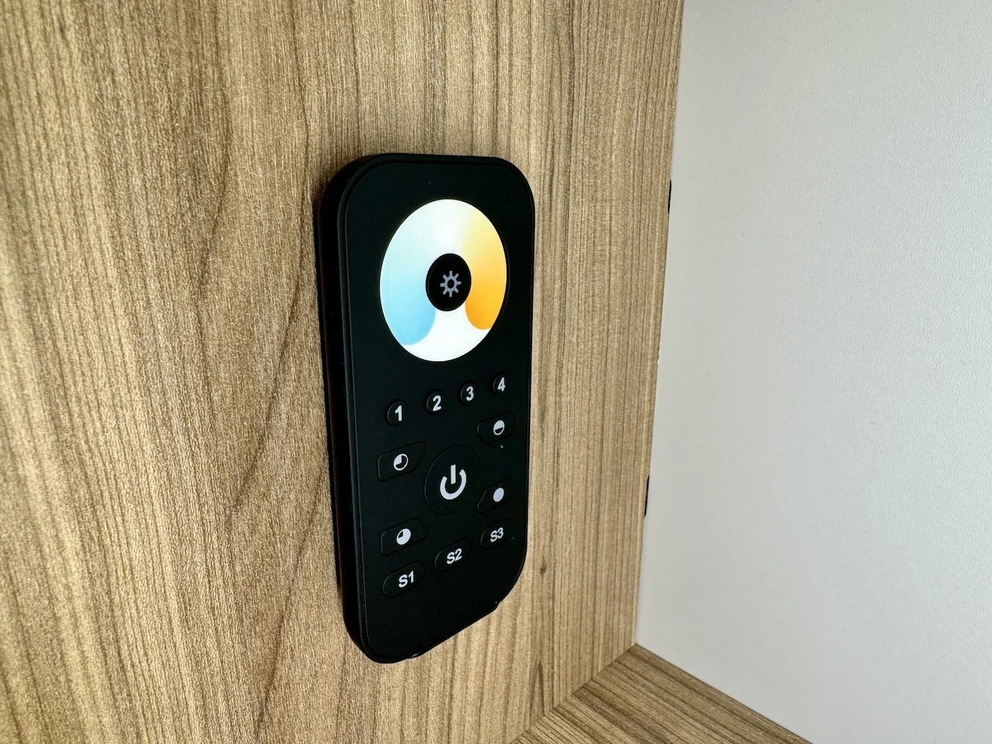 Bailey Unicorn Deluxe 2024 - Remote controlled lighting