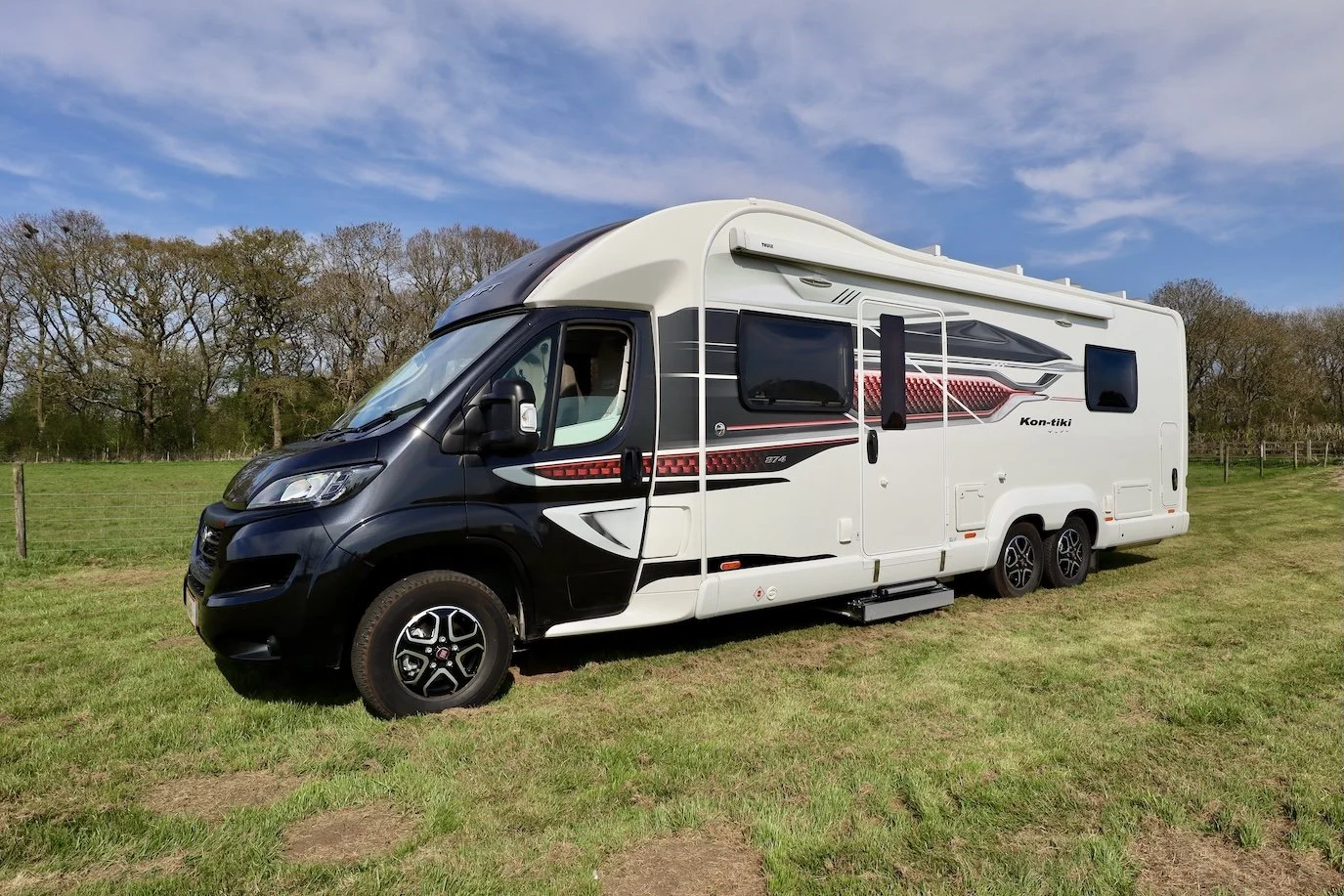  Wheelchair accessible LIV. Swift Kon-Tiki motorhome by Coachbuilt 