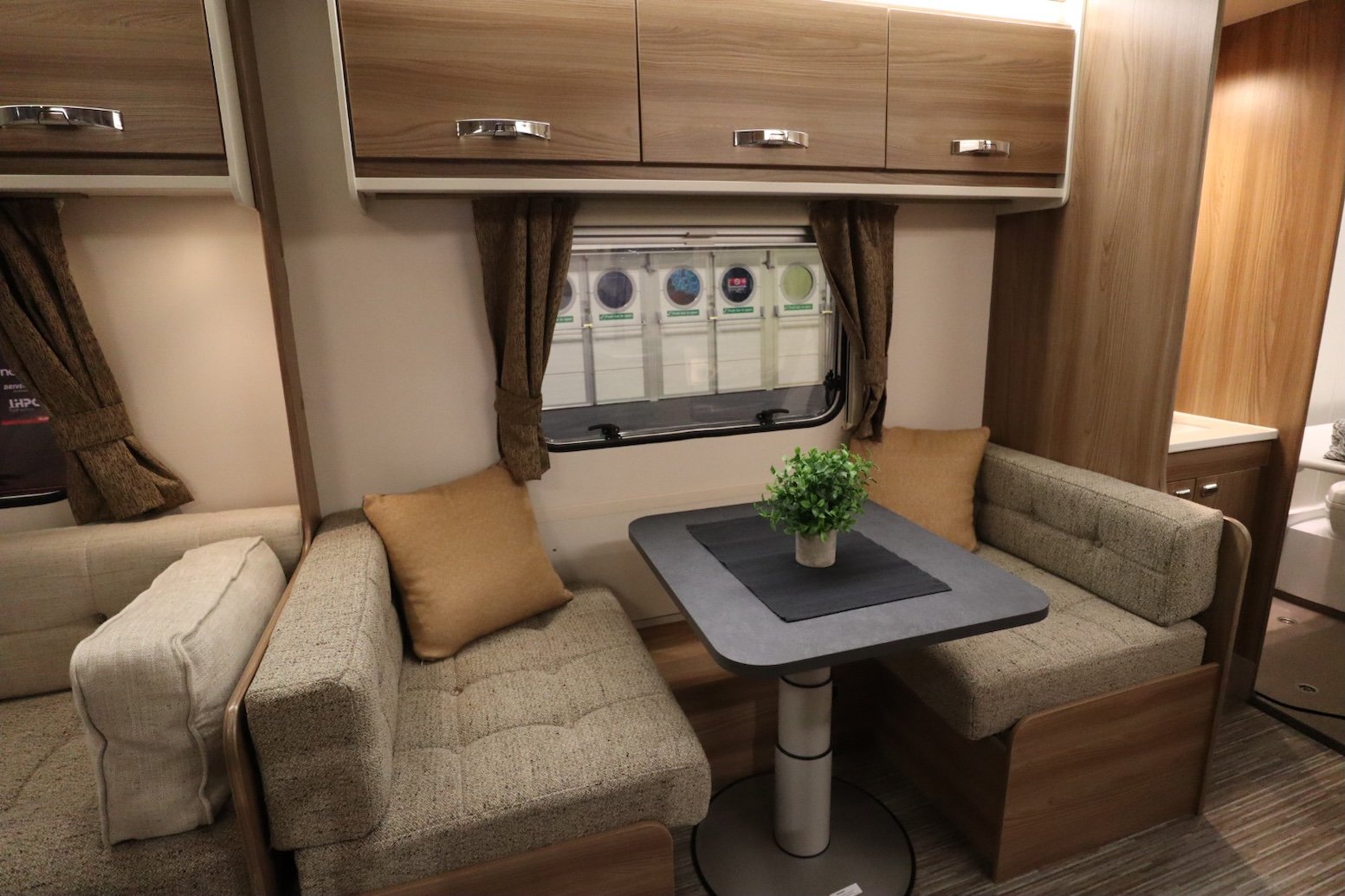 Side dinette LIV Swift Sprite Super Quattro FB - Coachbuilt wheelchair accessible caravan