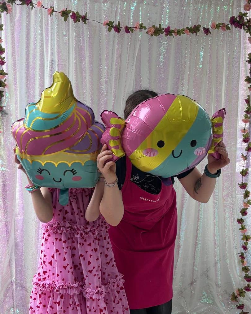 Slime party&hellip; without the slime panic 😅🫧

At Glitterpop Slime Parties, kids get all the fun of creating, mixing, stretching and playing with slime &mdash; and parents get the relief of knowing it&rsquo;s not nearly as messy as they imagine. P