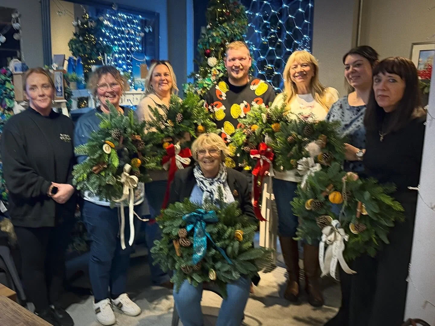 Last night we had a great time with such a lush group of ladies, creating beautiful festive wreaths! Thank you to the amazing team at  @ebikecafe_weymouth for hosting 🫶 

See you again next year 😜