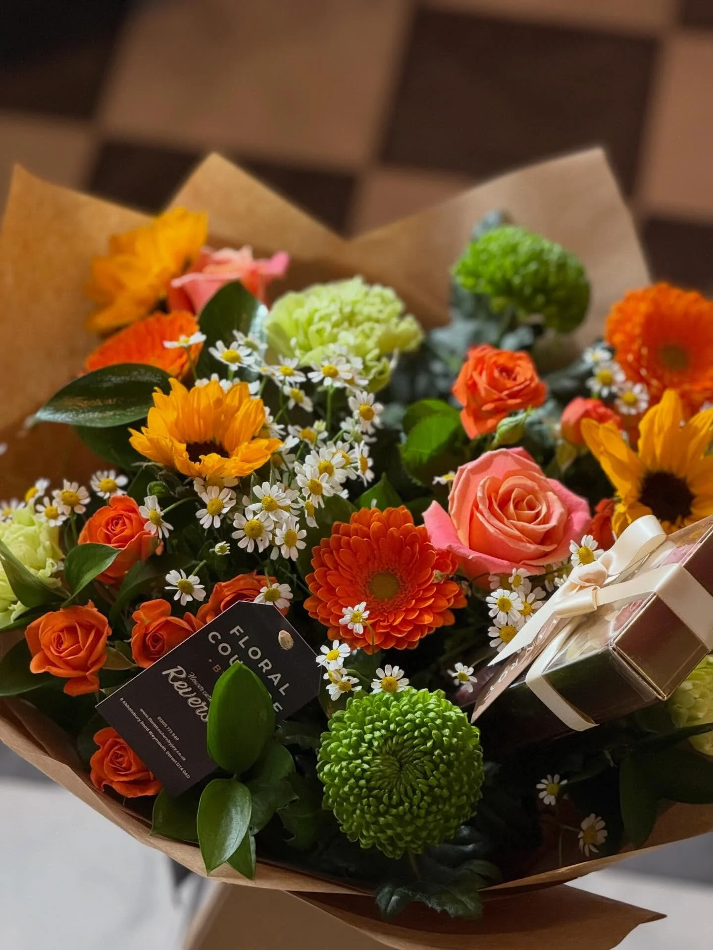 A beautiful bouquet to brighten your day 🥰

This is one of this week&rsquo;s beauties that went out &amp; can you spot the extra special treat that was added? 

One of many extras you can add to your order 👌